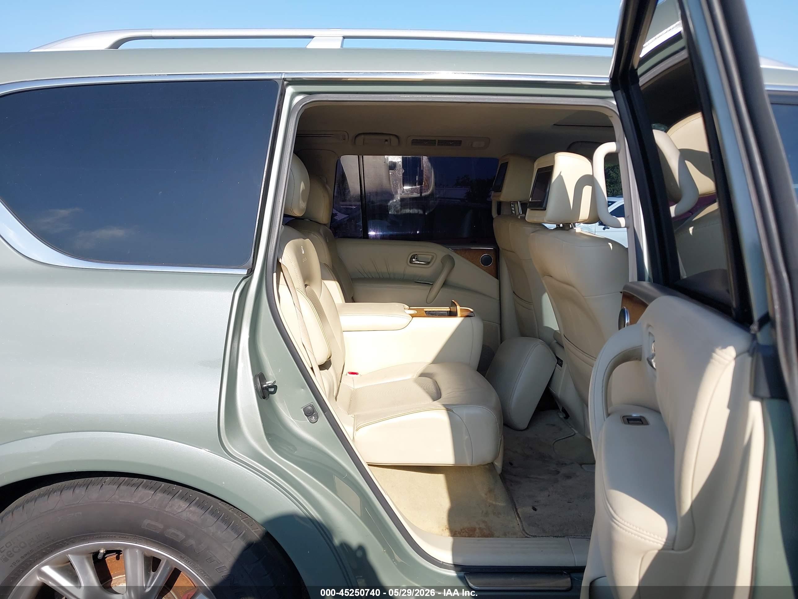 INFINITI QX56 image 8