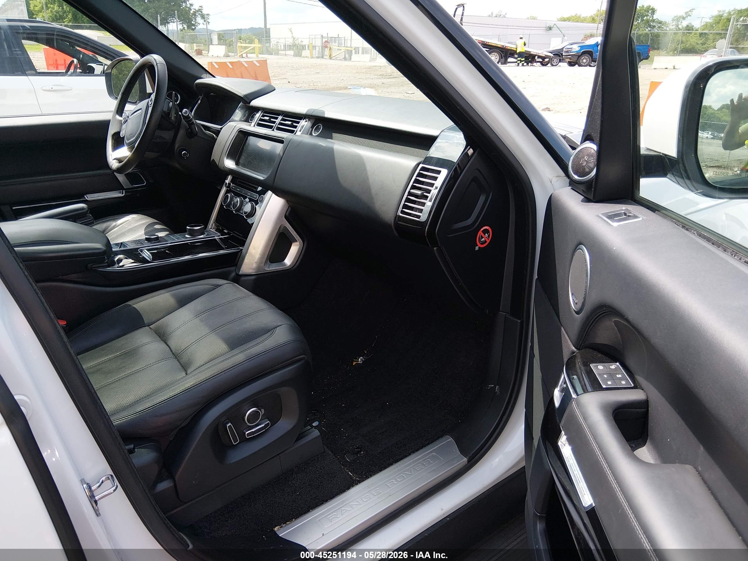 LAND ROVER image 5