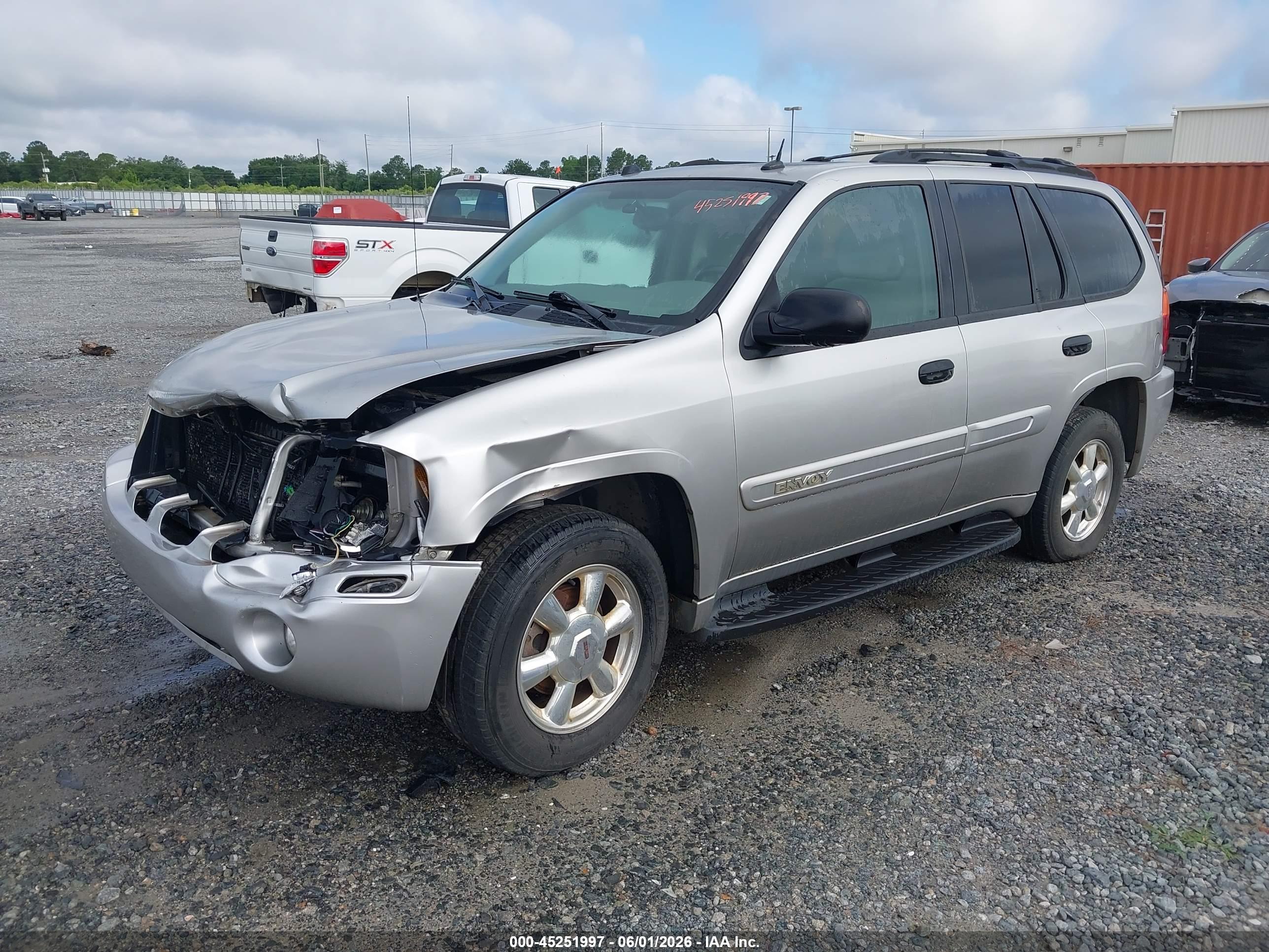 GMC ENVOY image 2