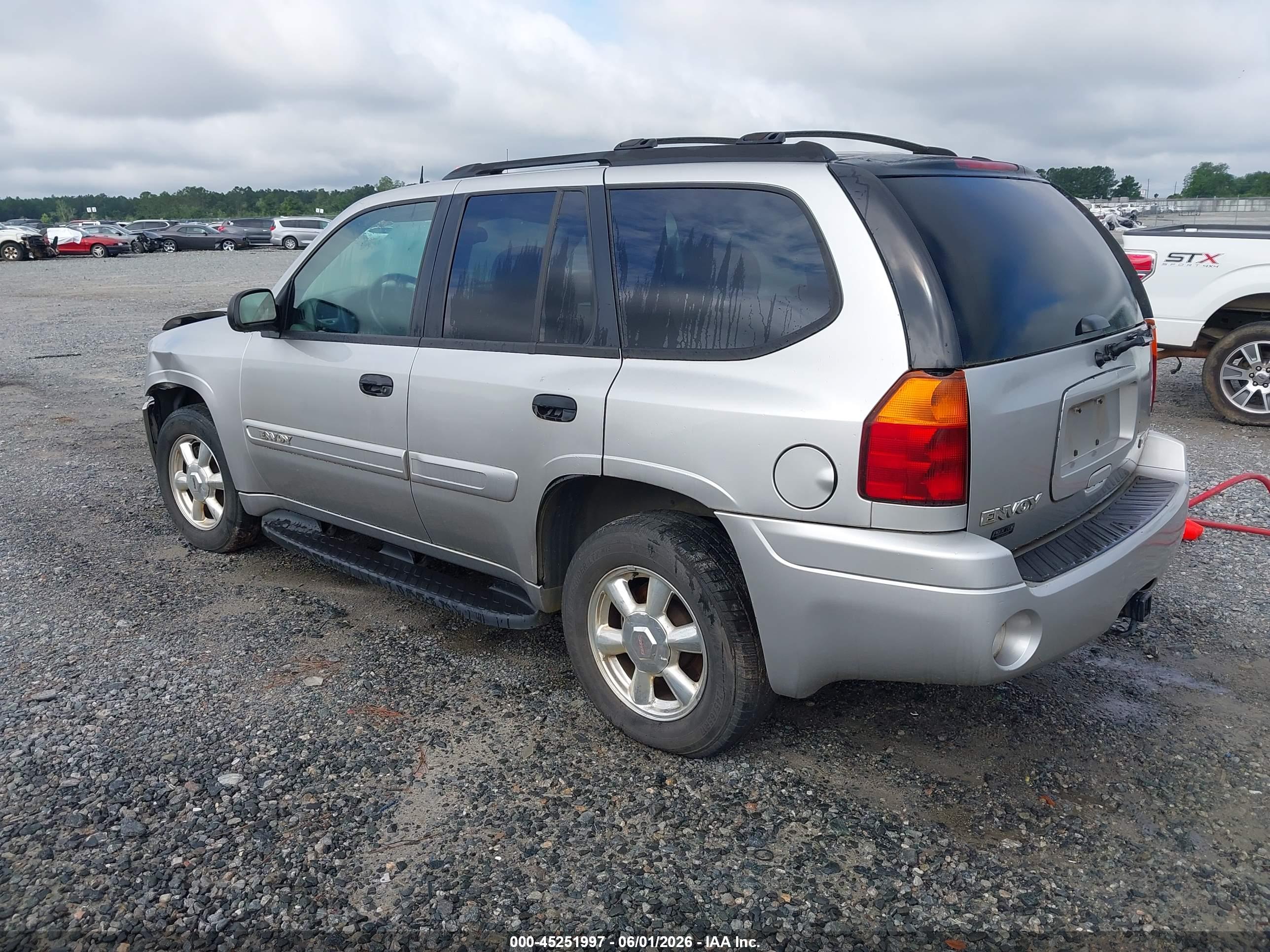 GMC ENVOY image 3