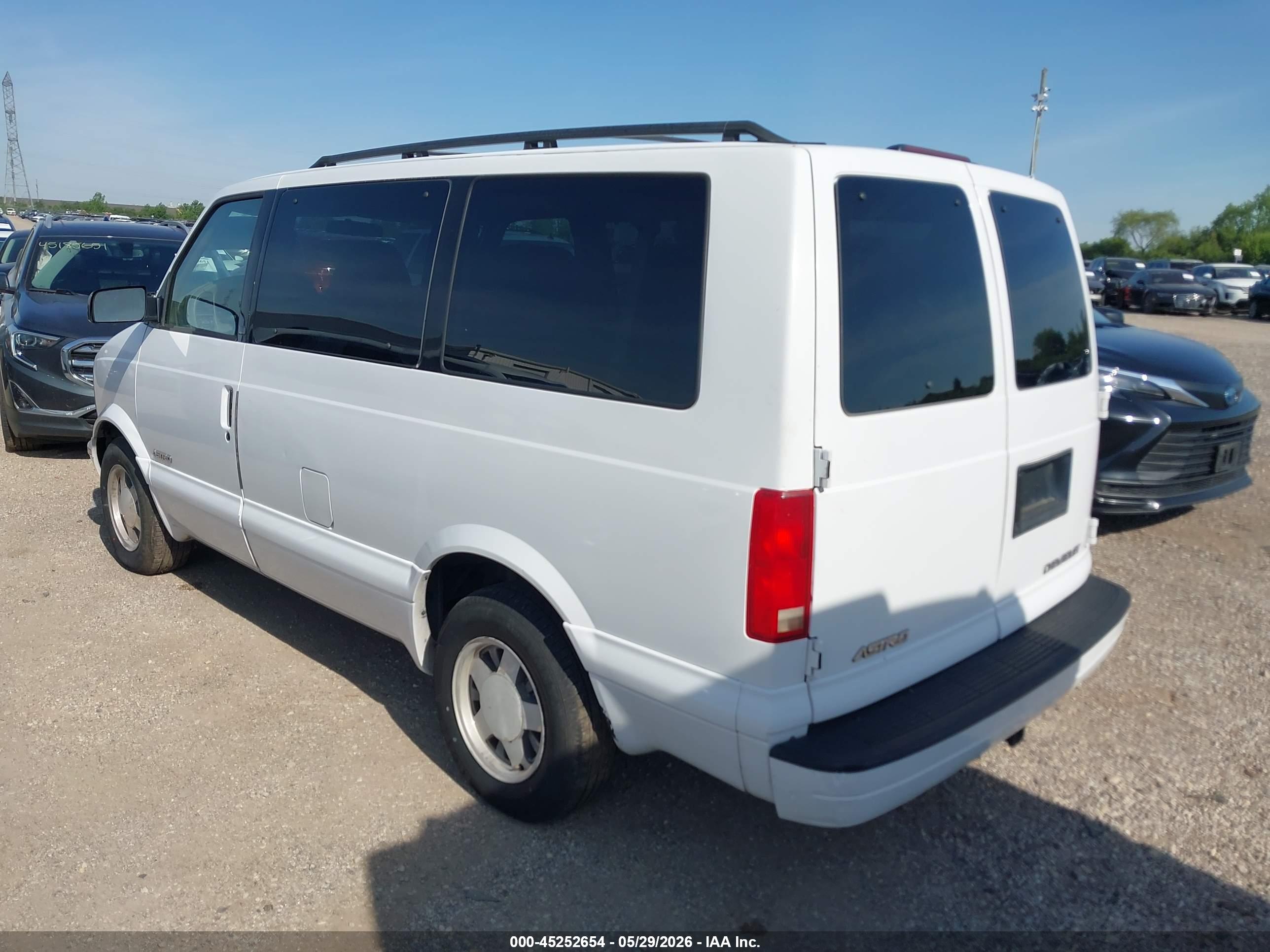 CHEVROLET ASTRO image 3