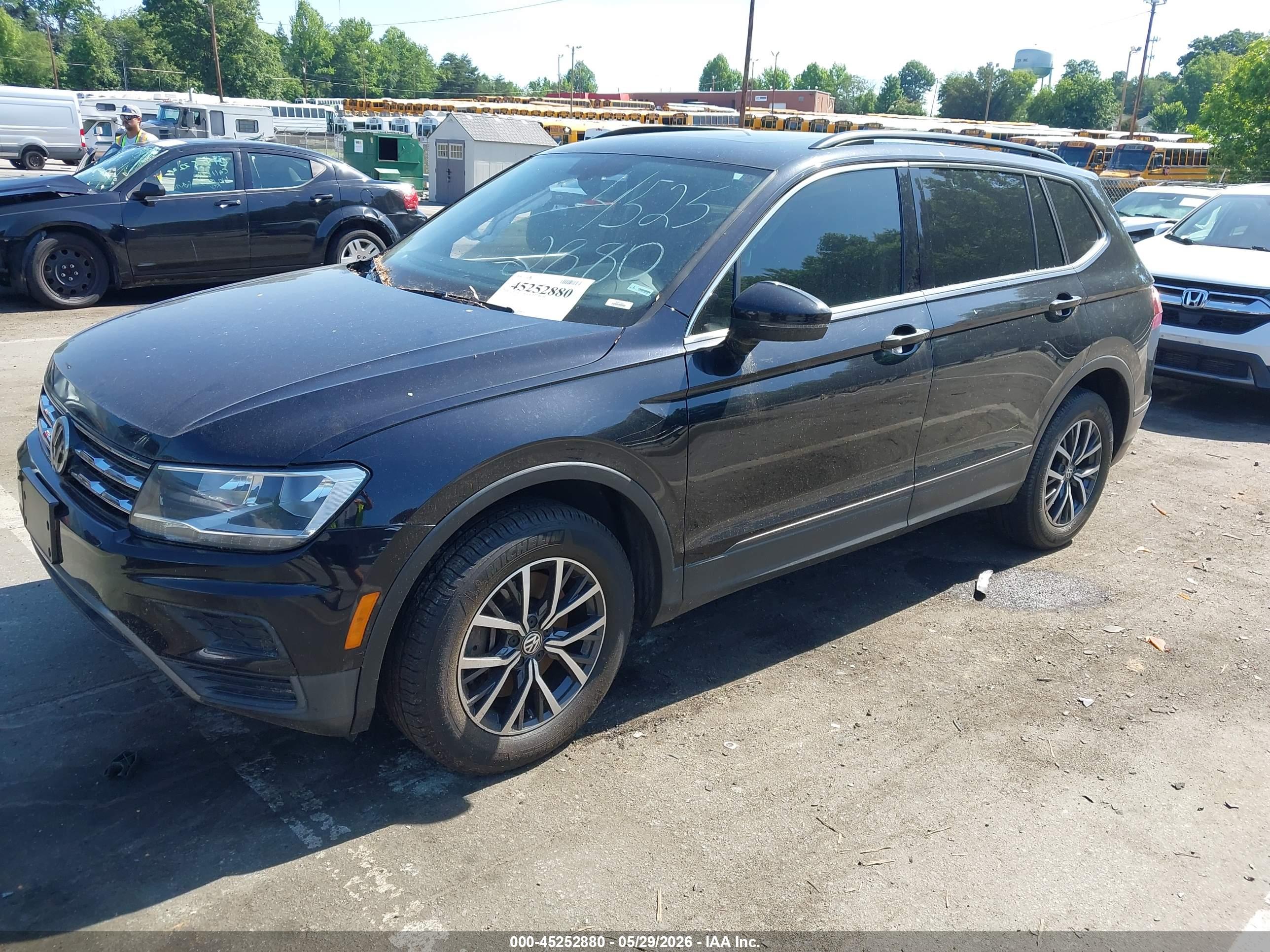 VOLKSWAGEN TIGUAN image 2