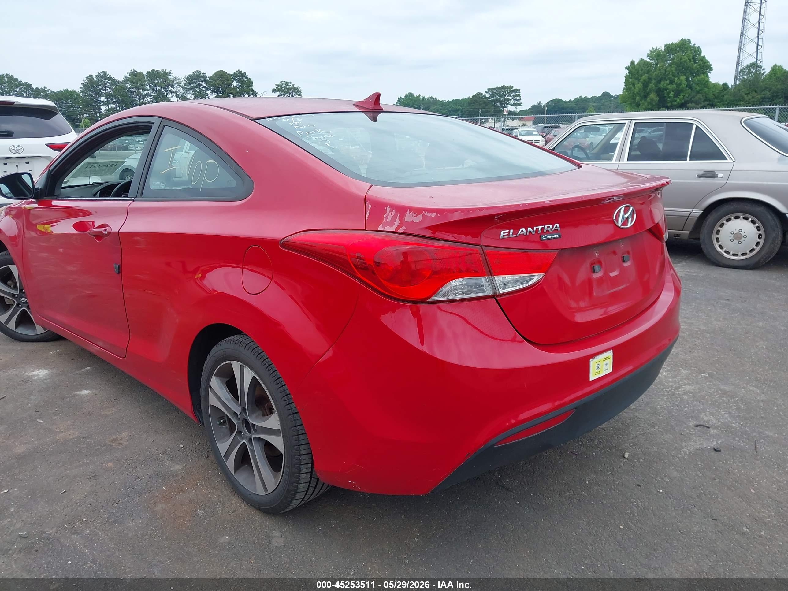 HYUNDAI ELANTRA image 6