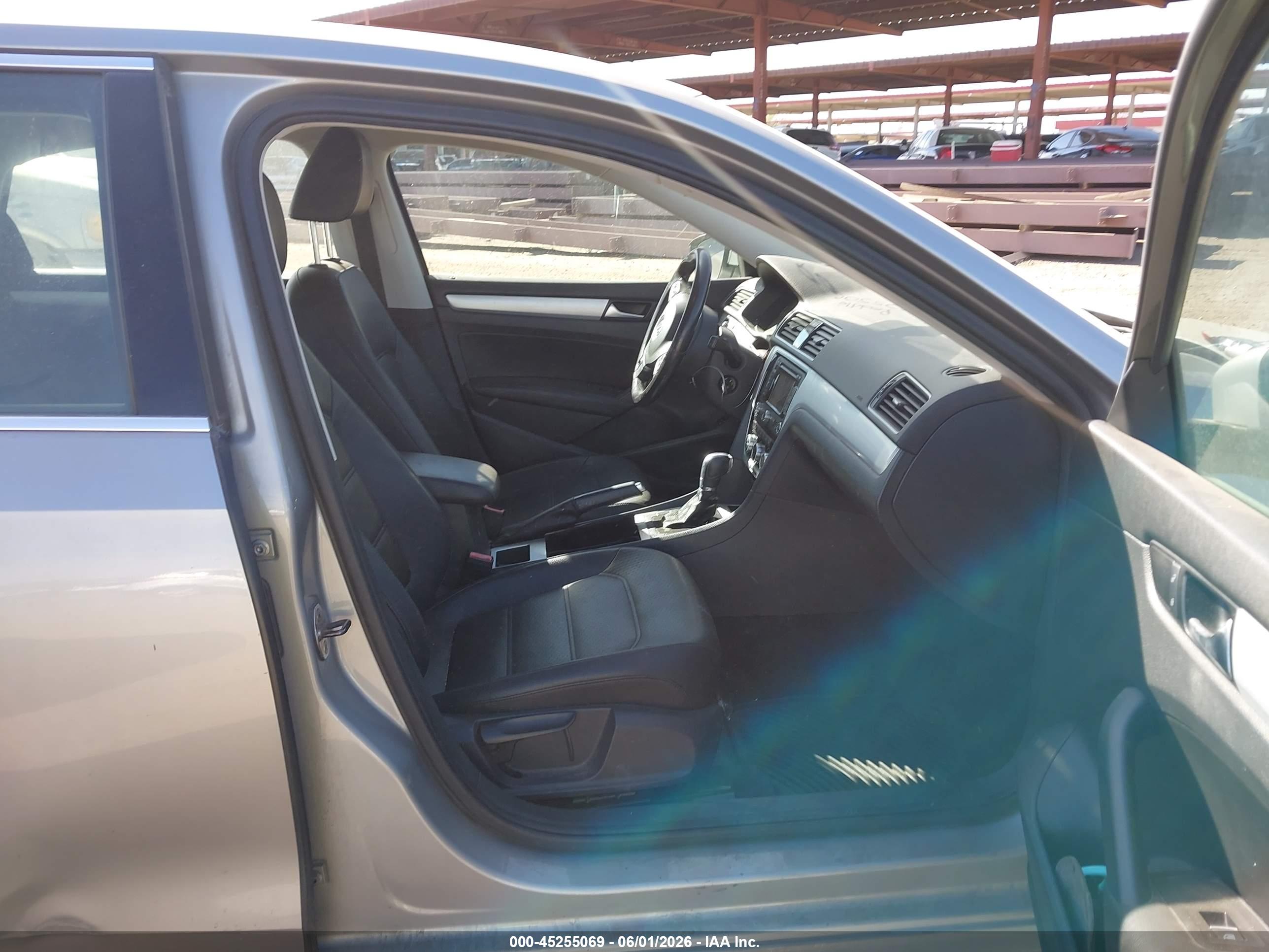 VOLKSWAGEN PASSAT image 5