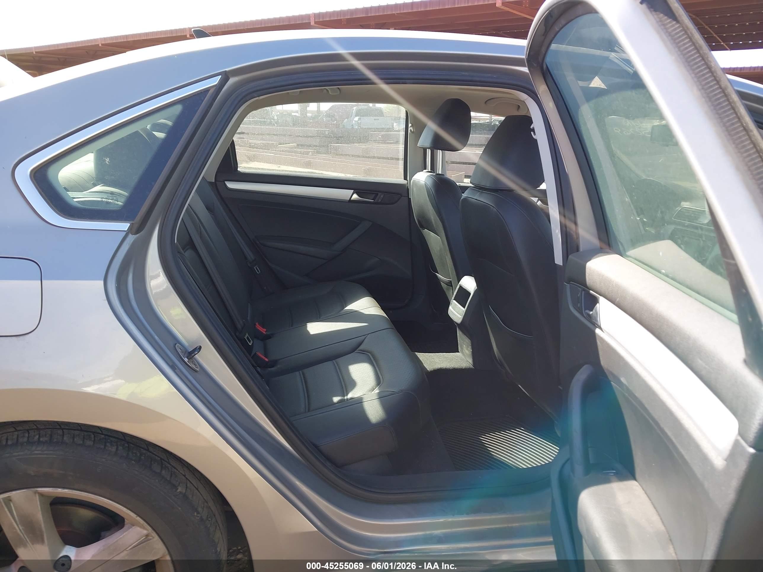 VOLKSWAGEN PASSAT image 8