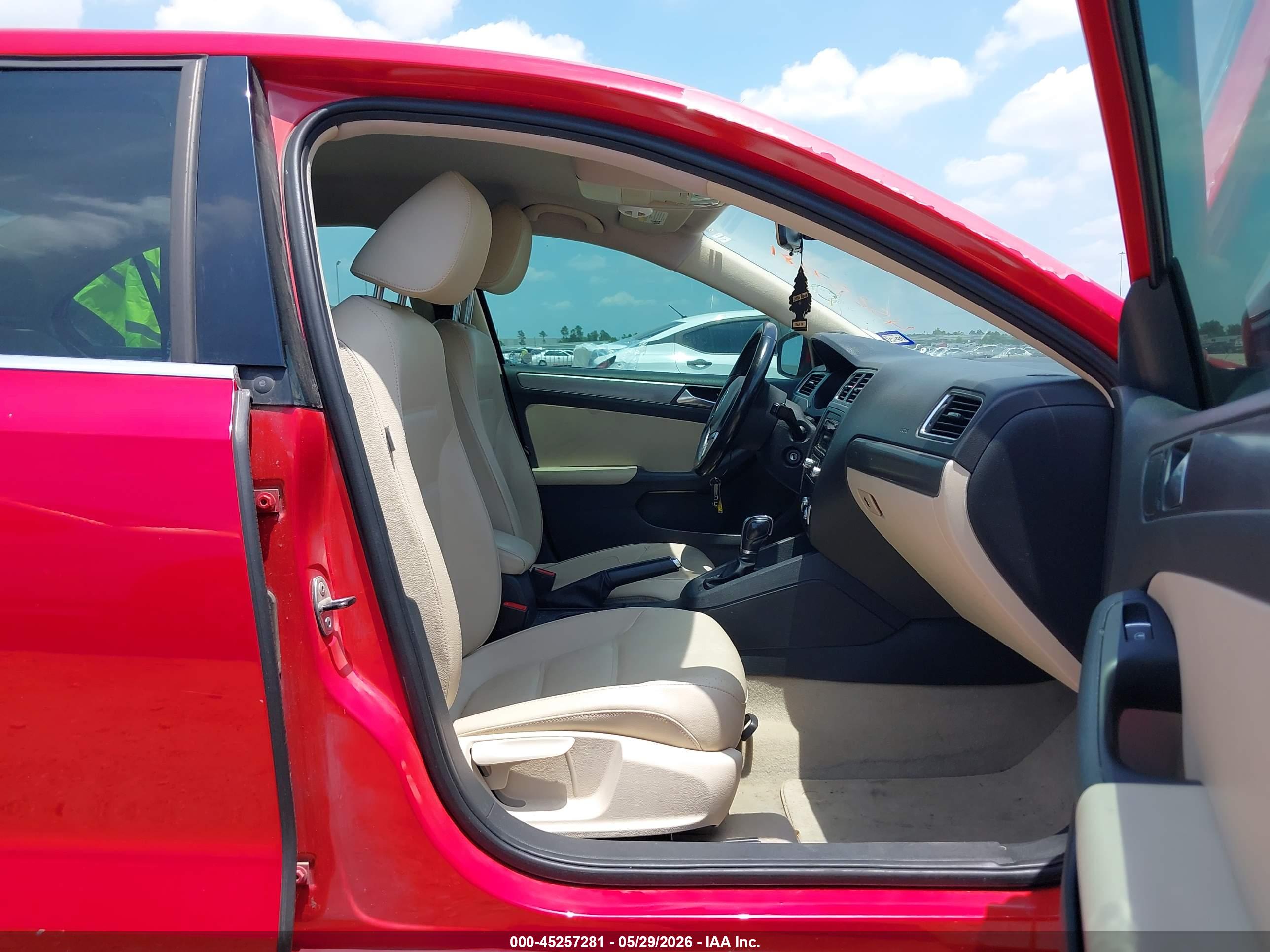 VOLKSWAGEN JETTA image 5