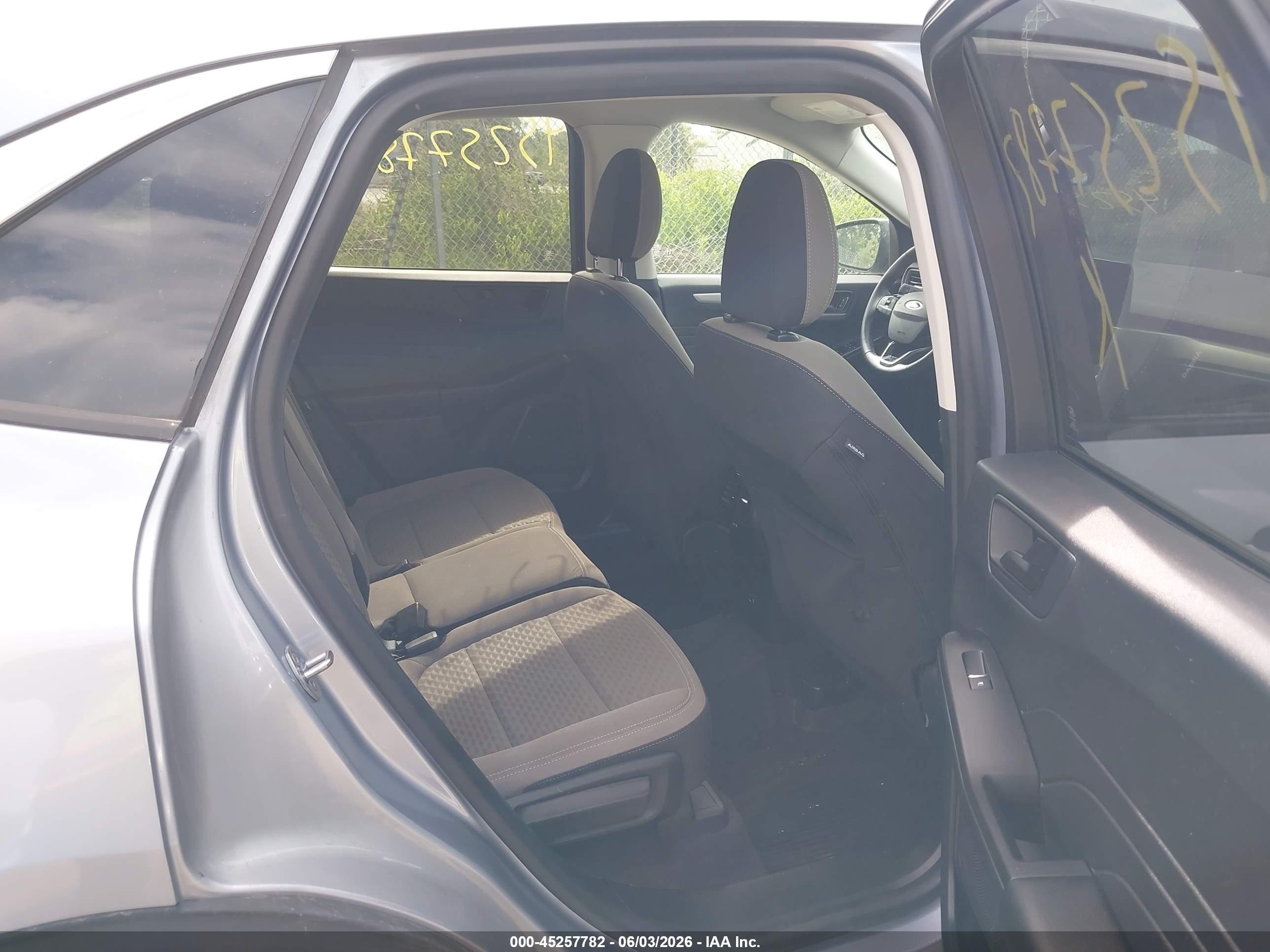 FORD ESCAPE image 8