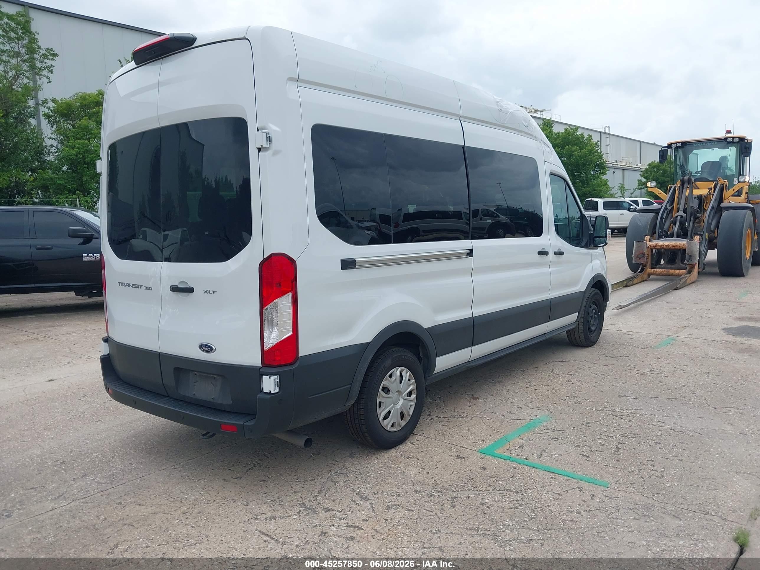 FORD TRANSIT-350 image 4
