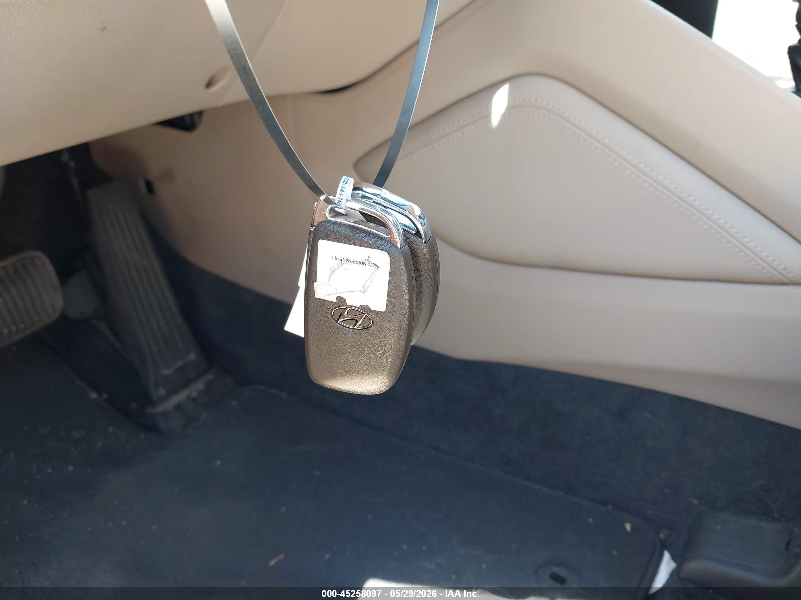 HYUNDAI TUCSON image 11