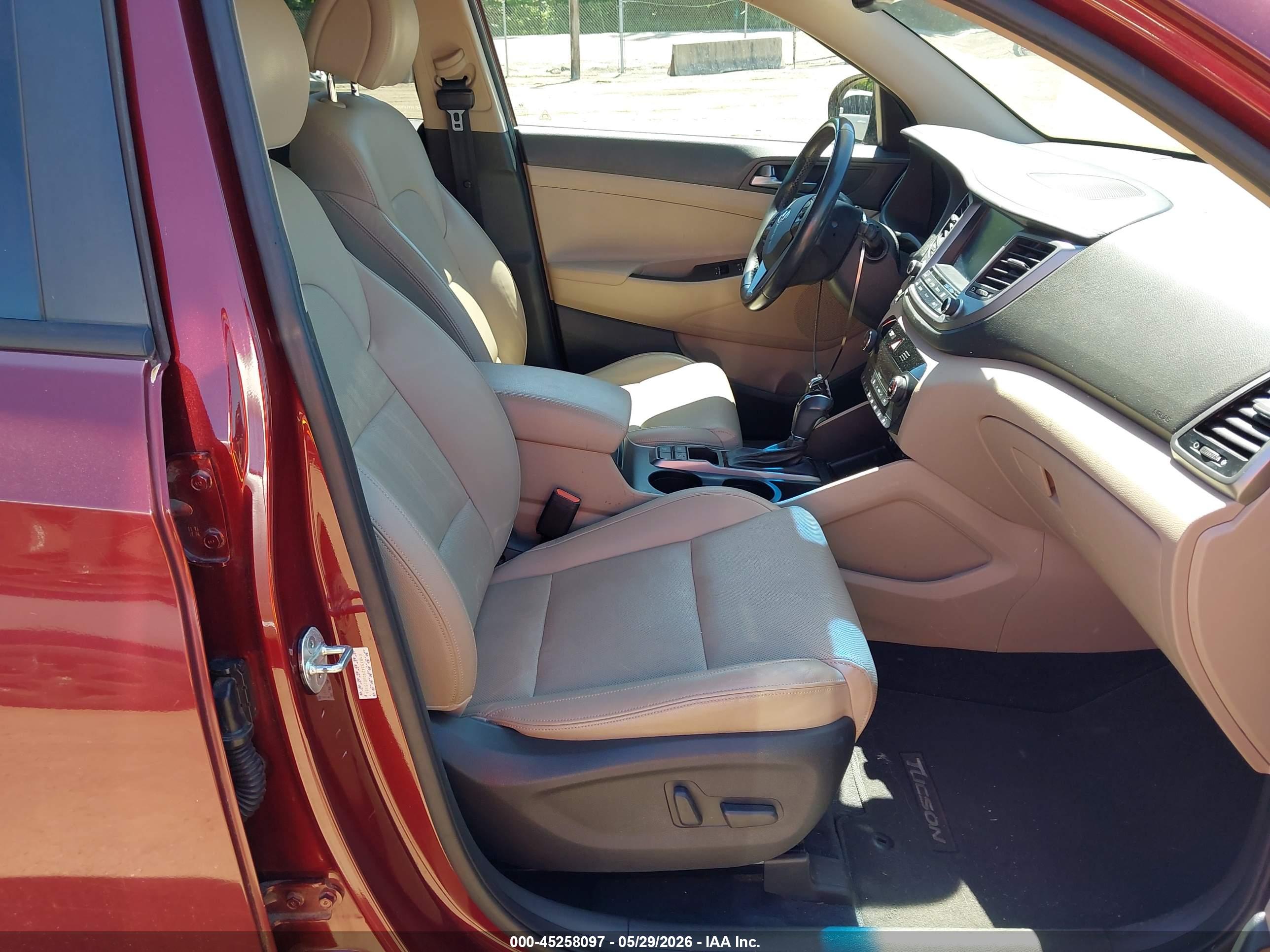 HYUNDAI TUCSON image 5