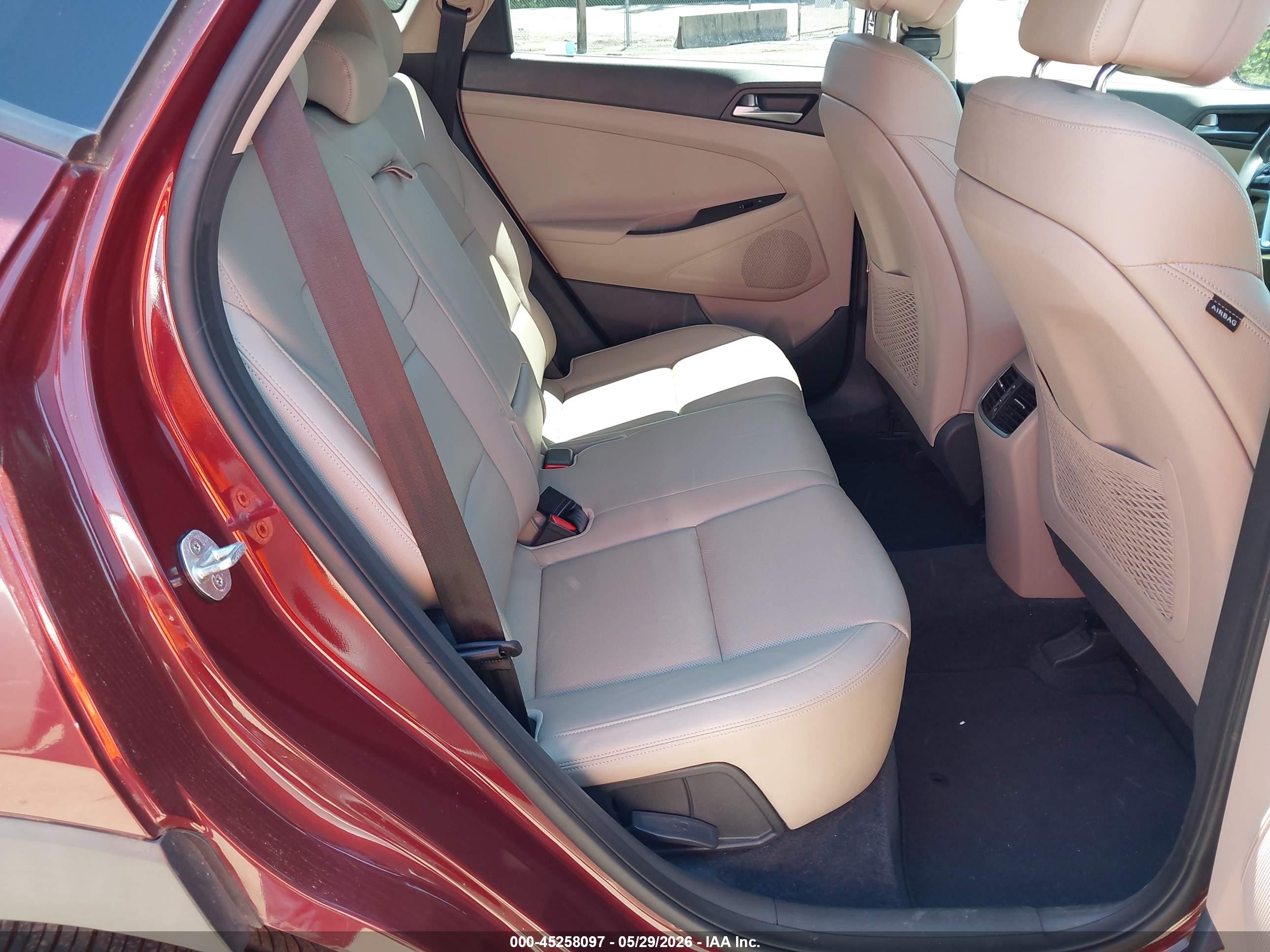 HYUNDAI TUCSON image 8