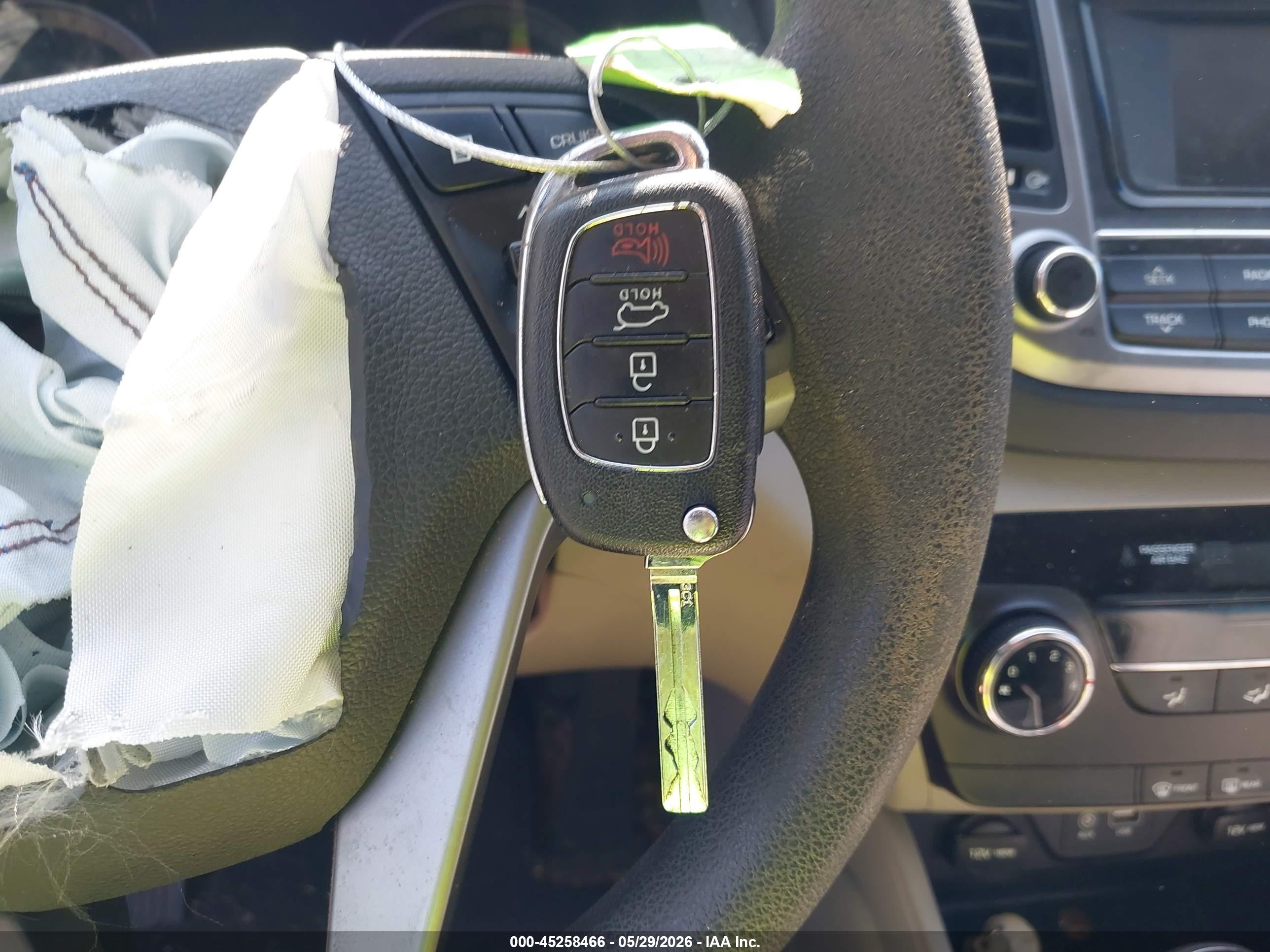 HYUNDAI TUCSON image 11