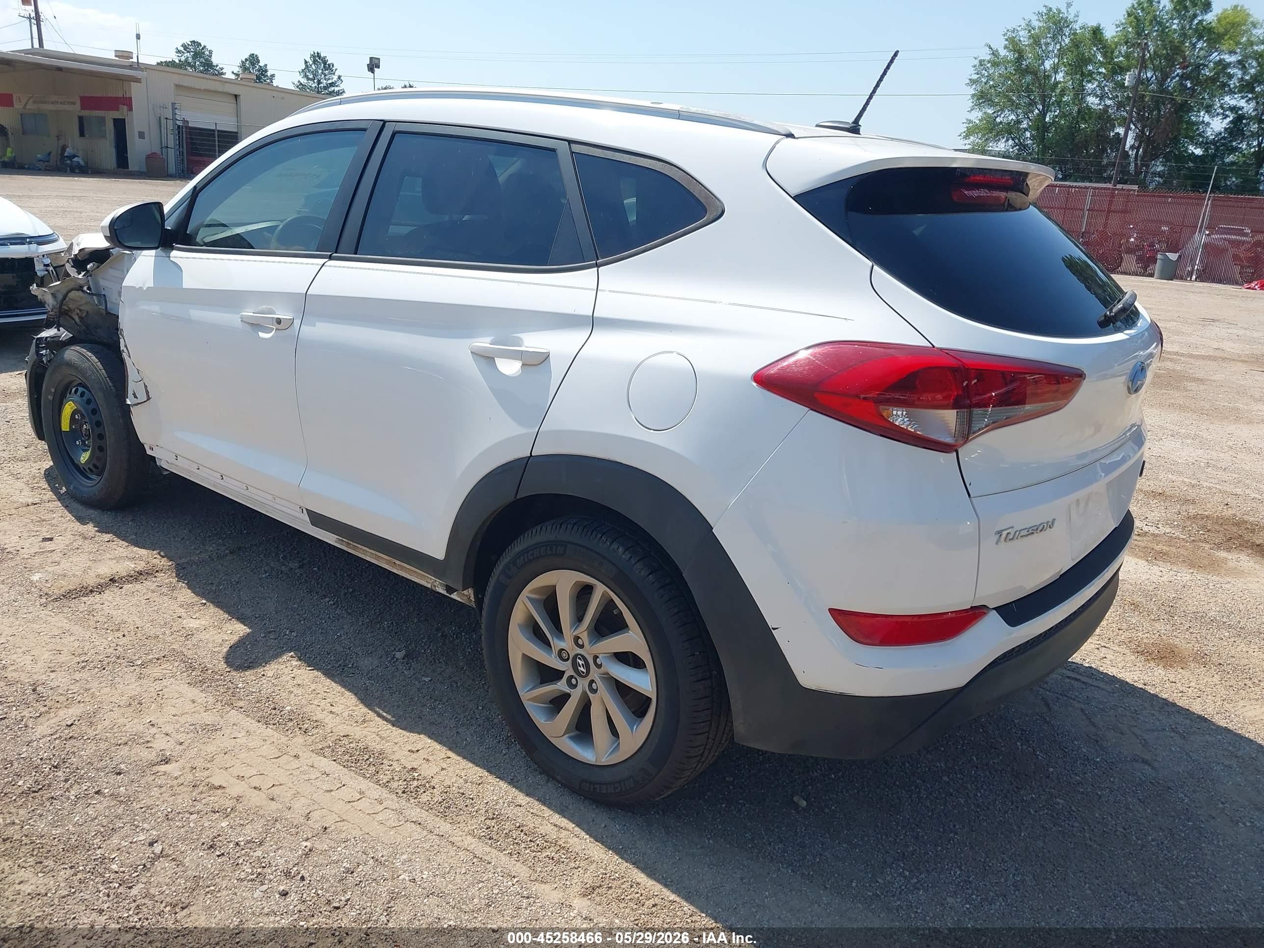 HYUNDAI TUCSON image 3