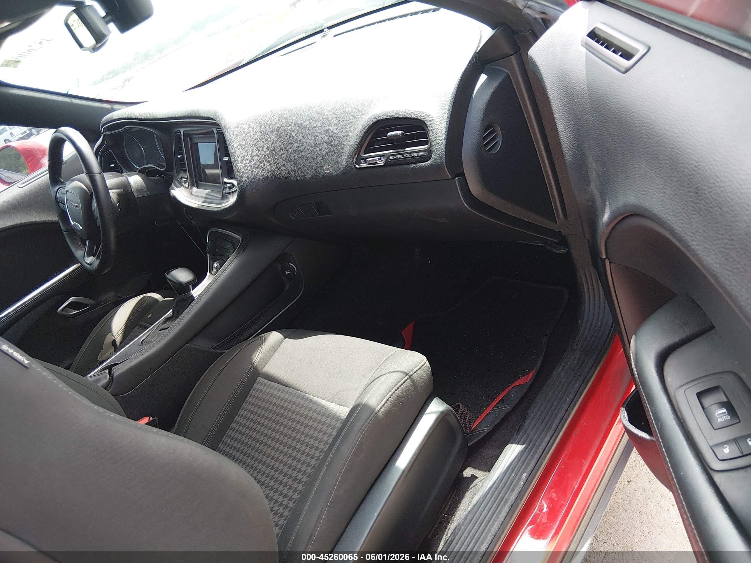 DODGE CHALLENGER image 5