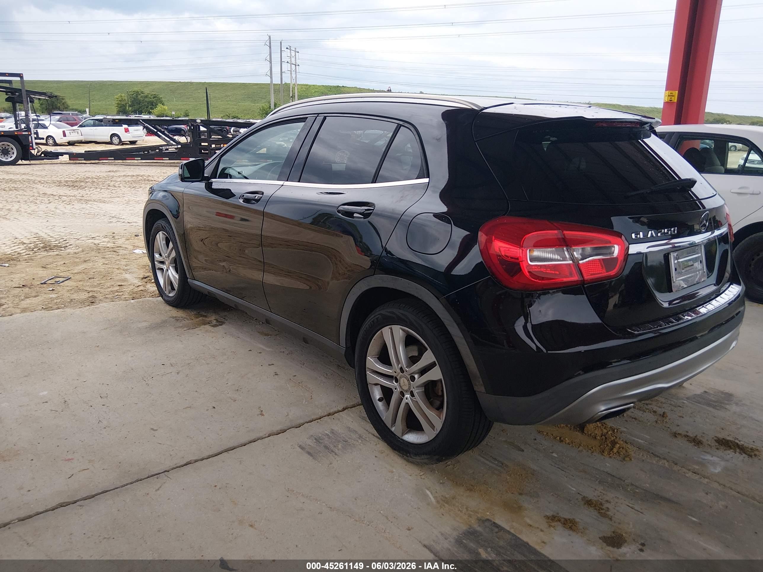 MERCEDES-BENZ GLA image 3