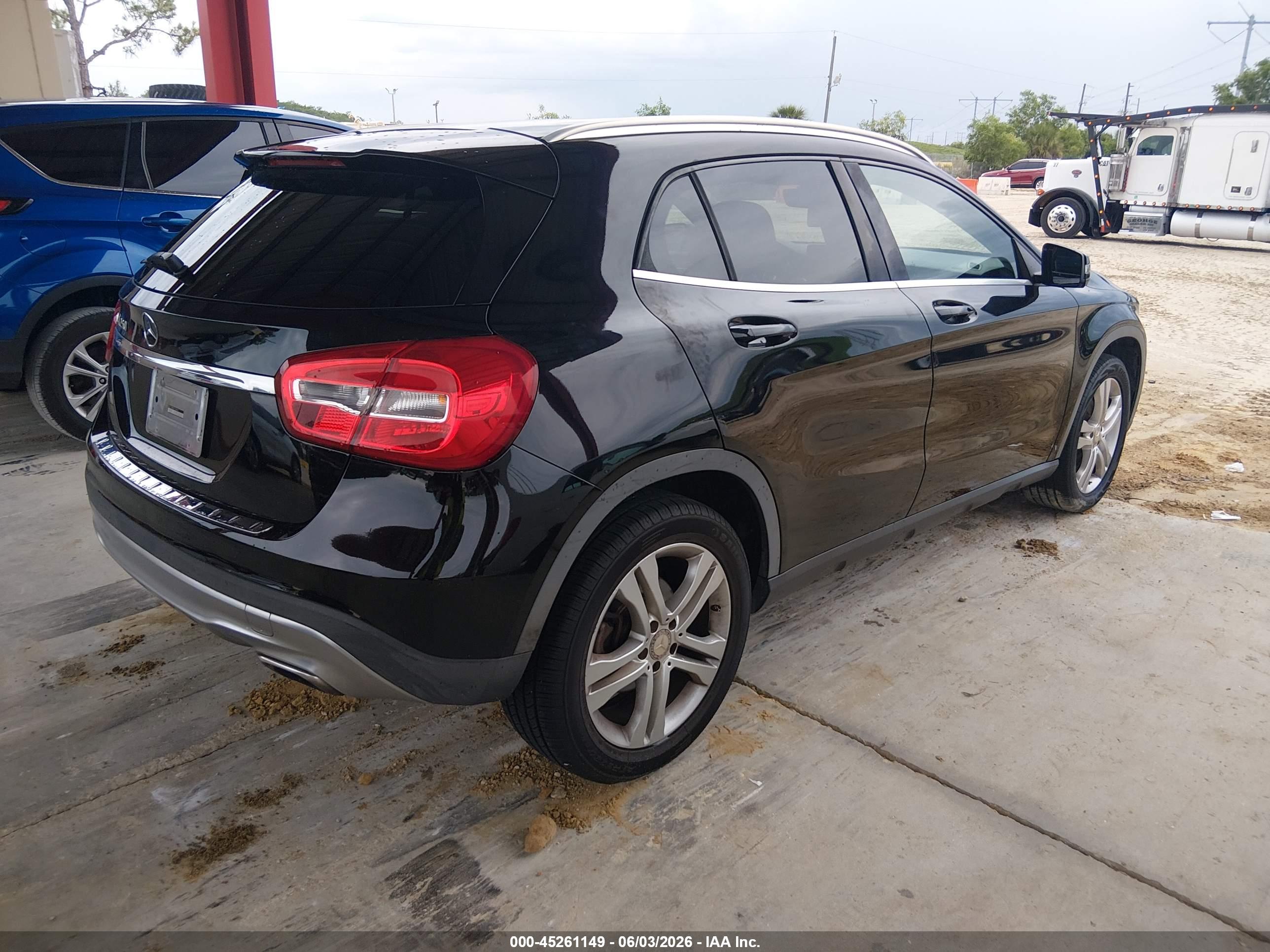MERCEDES-BENZ GLA image 4