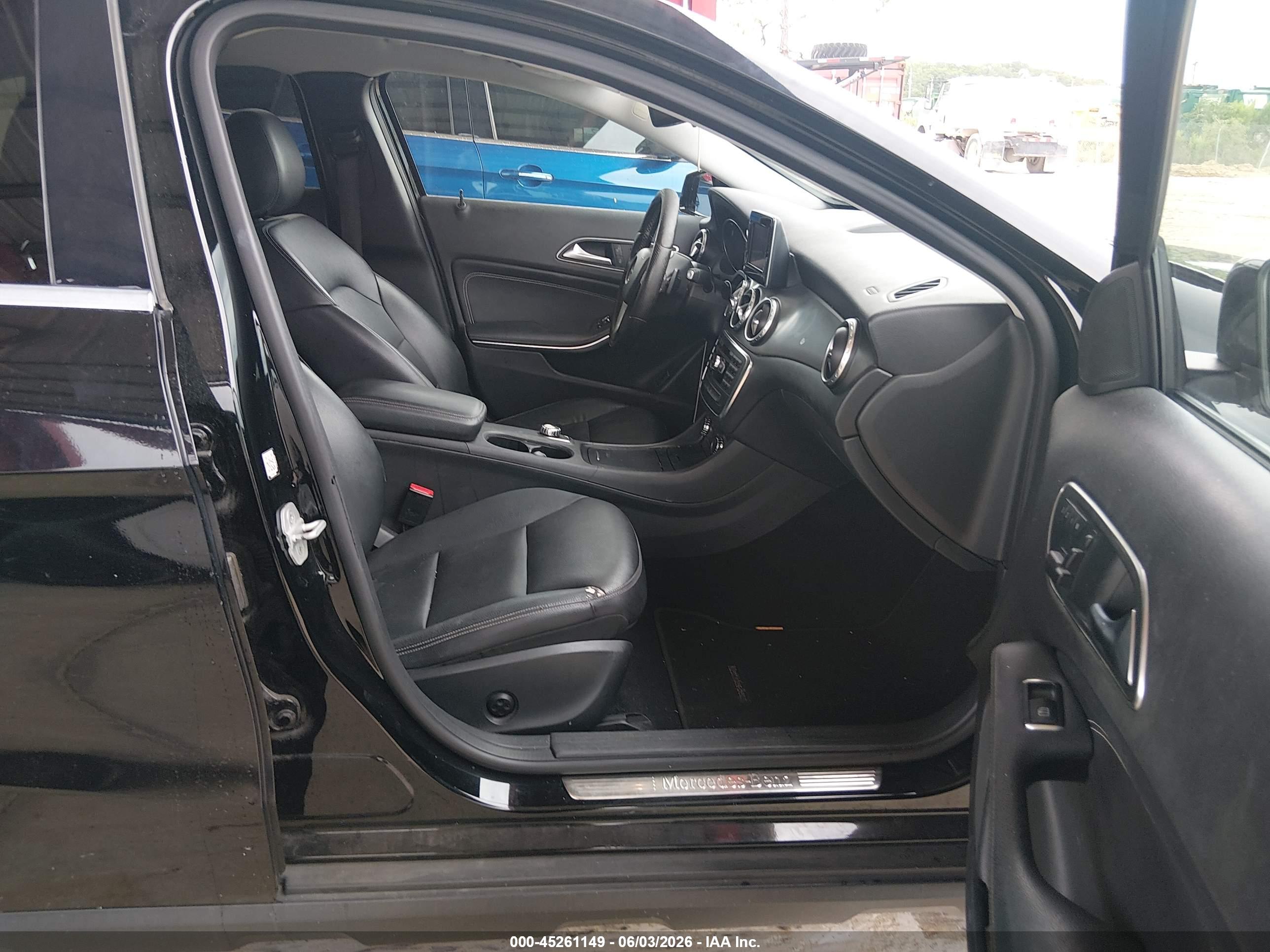 MERCEDES-BENZ GLA image 5