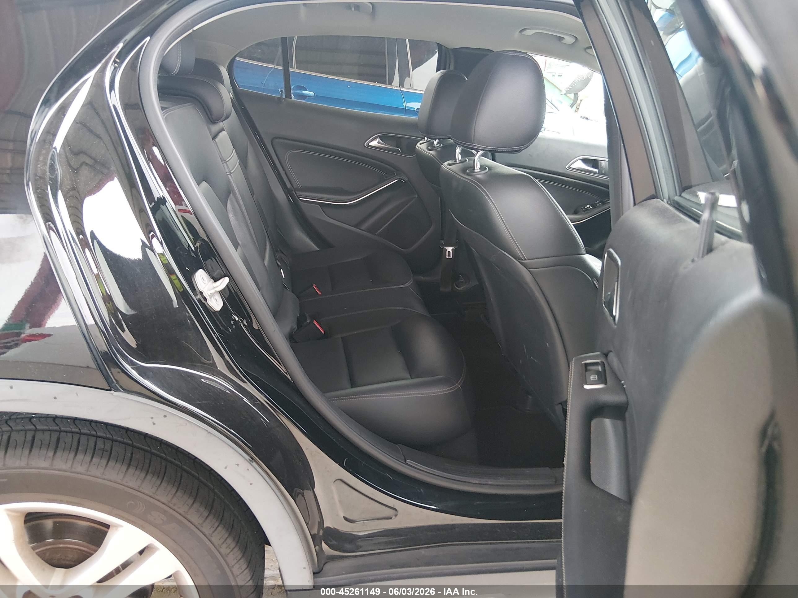 MERCEDES-BENZ GLA image 8