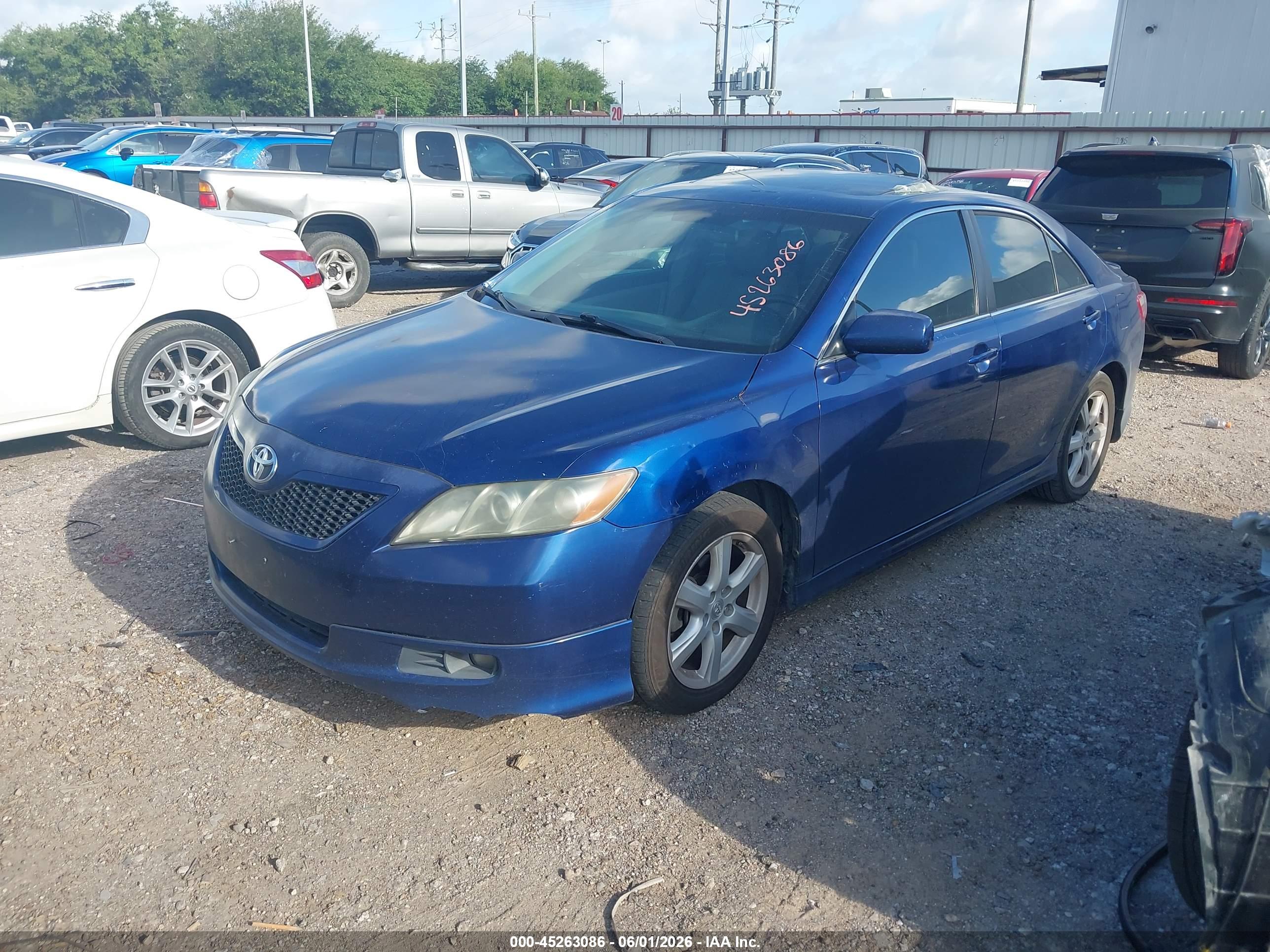 TOYOTA CAMRY image 2