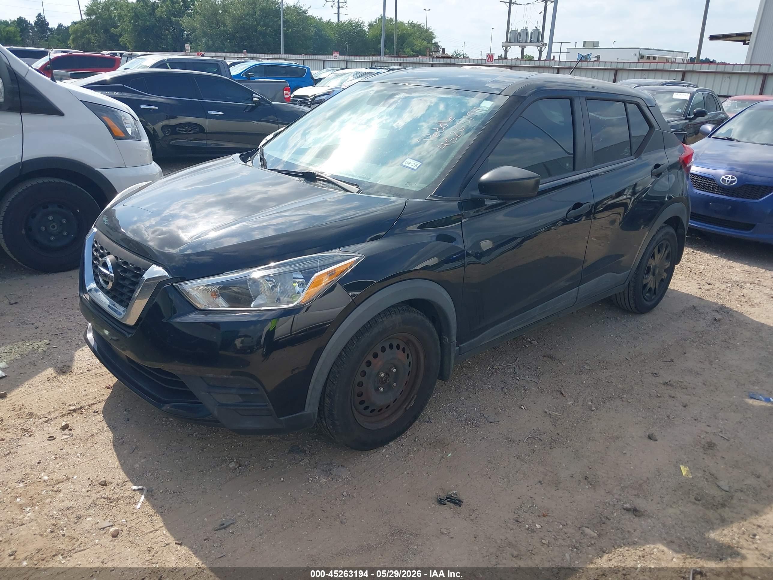 NISSAN KICKS image 2