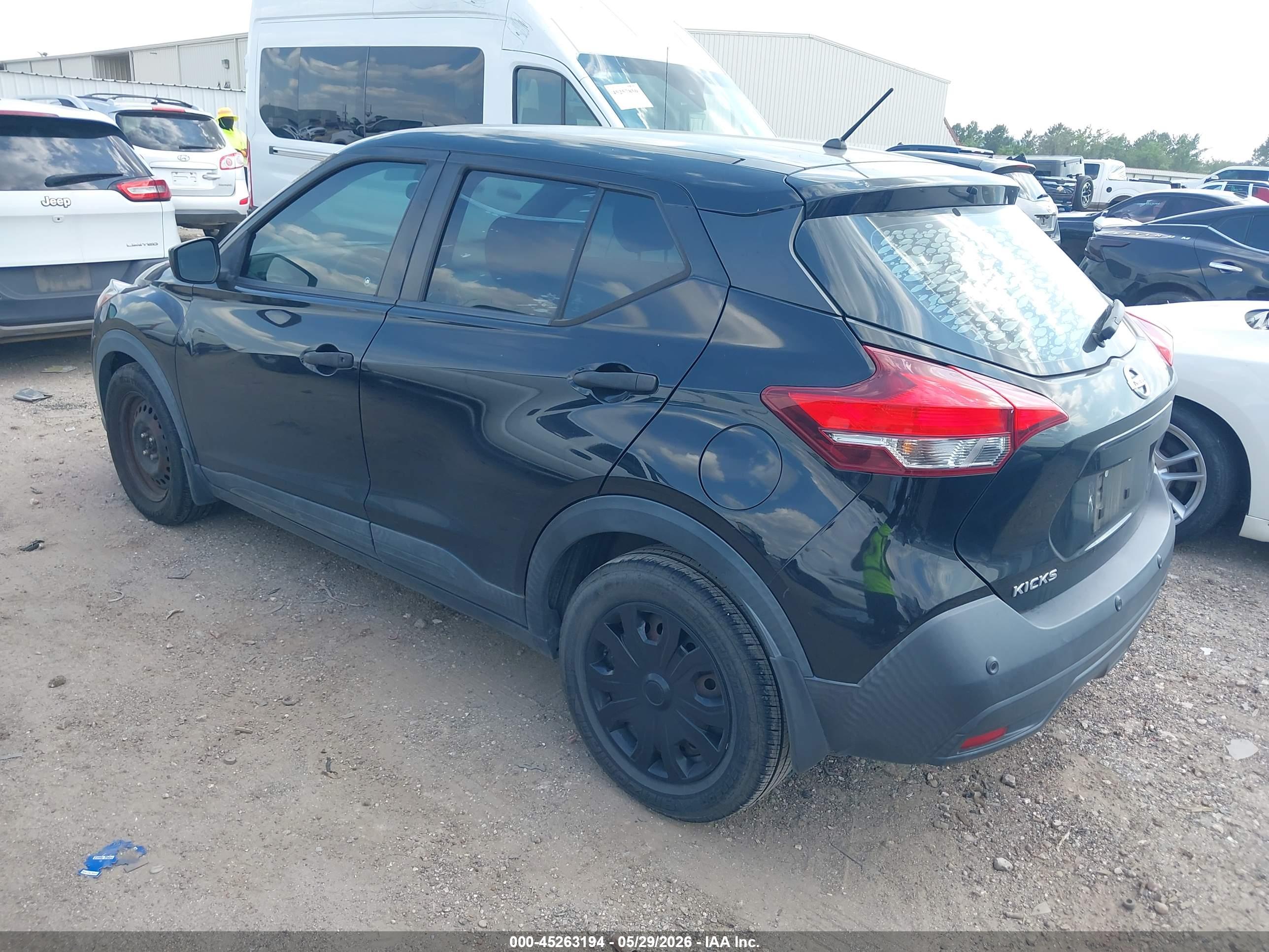 NISSAN KICKS image 3