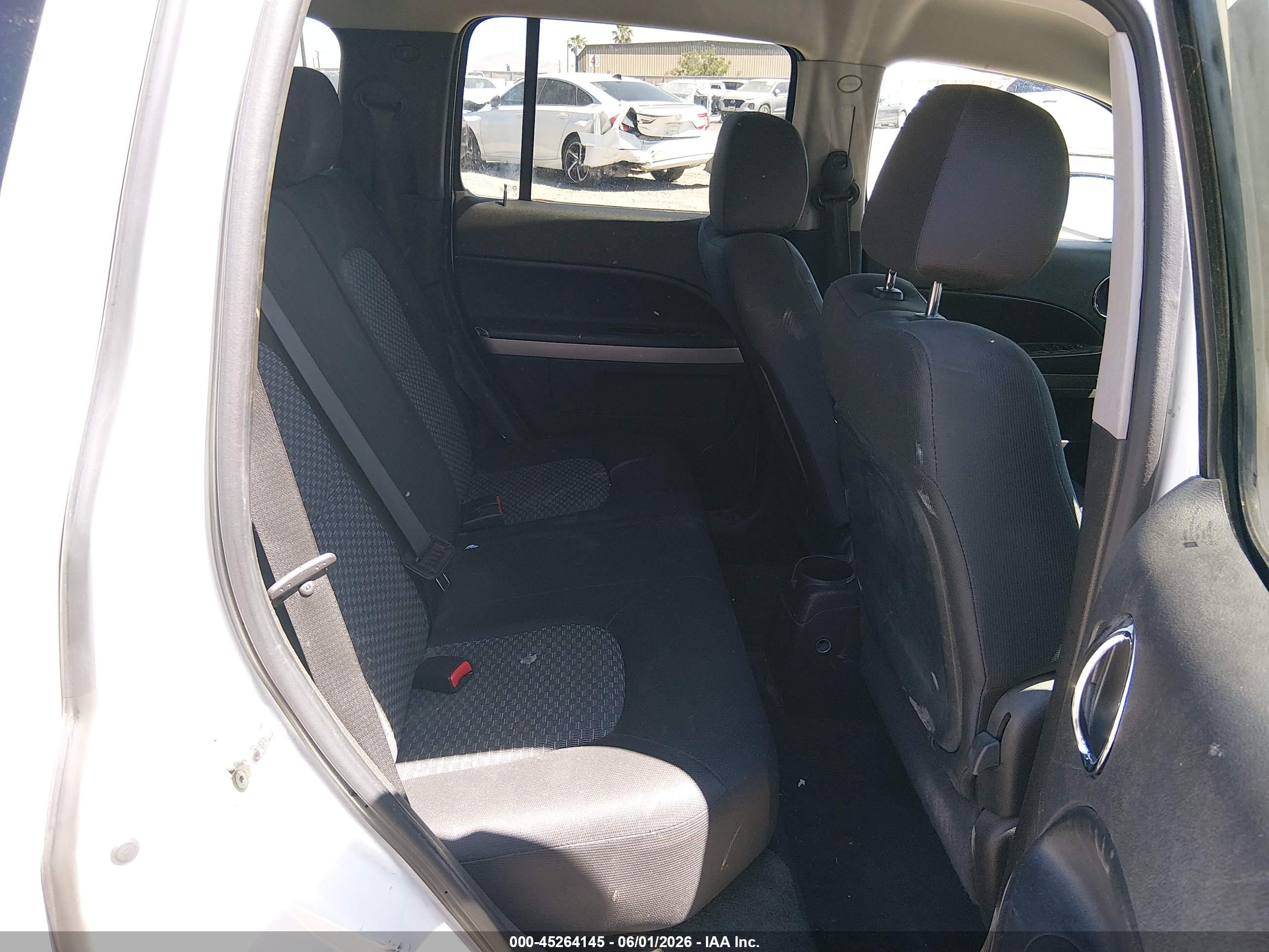 CHEVROLET HHR image 8