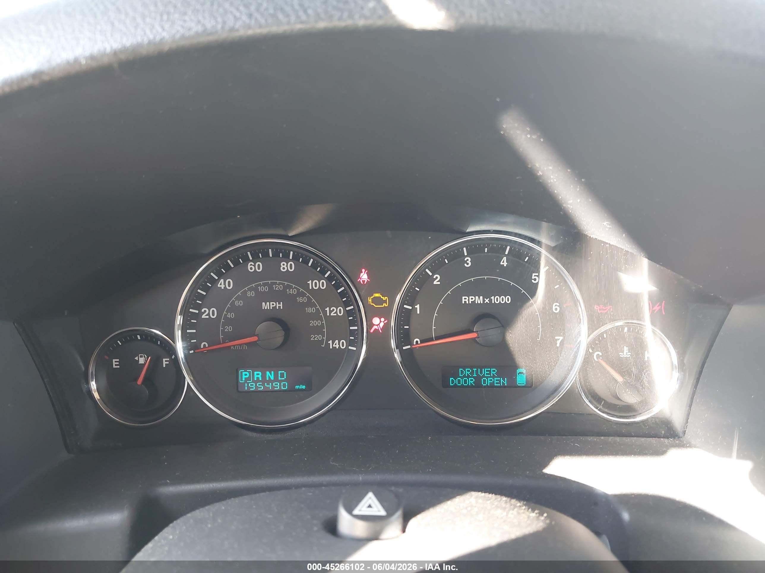 JEEP COMMANDER image 7