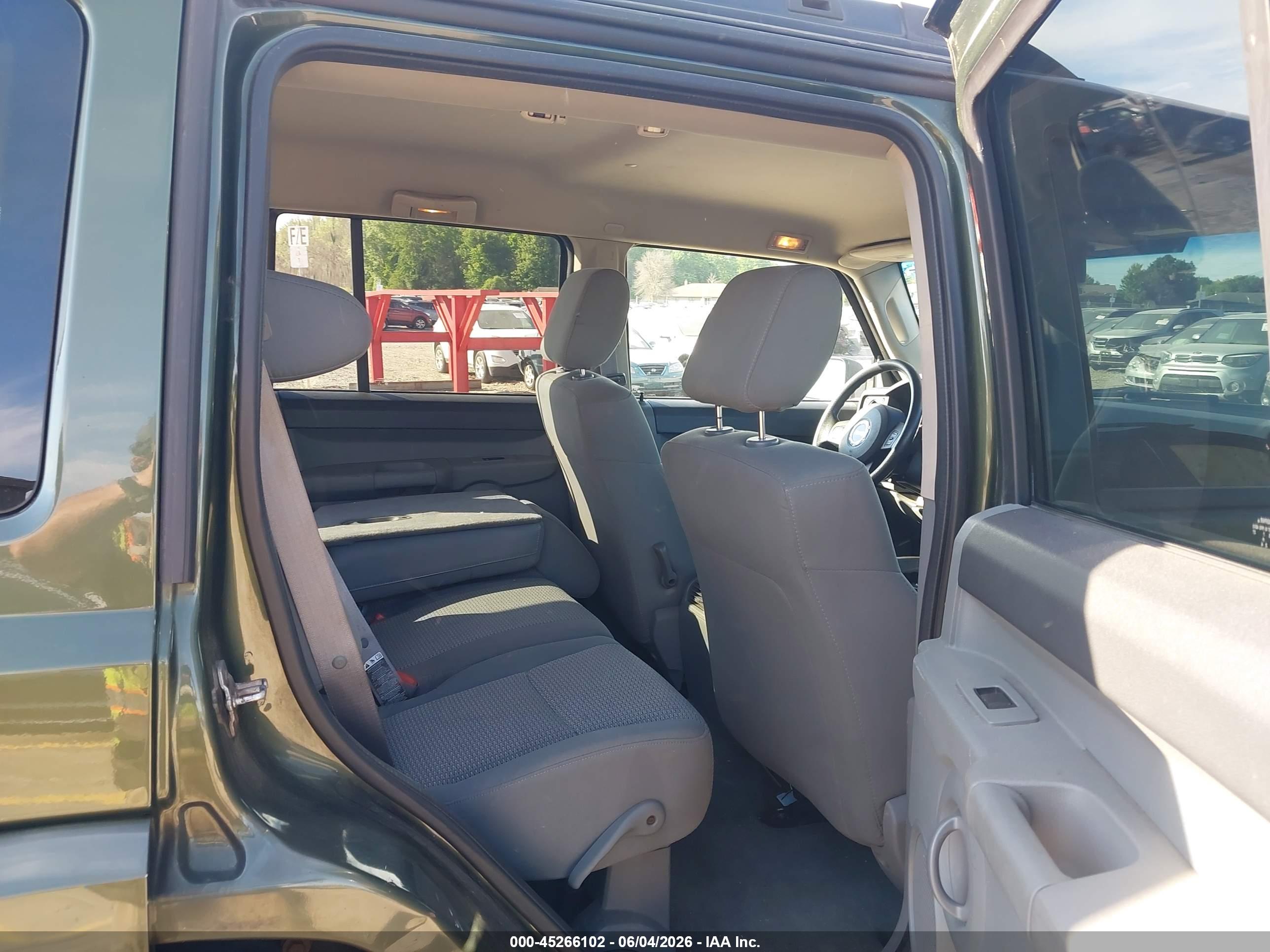 JEEP COMMANDER image 8