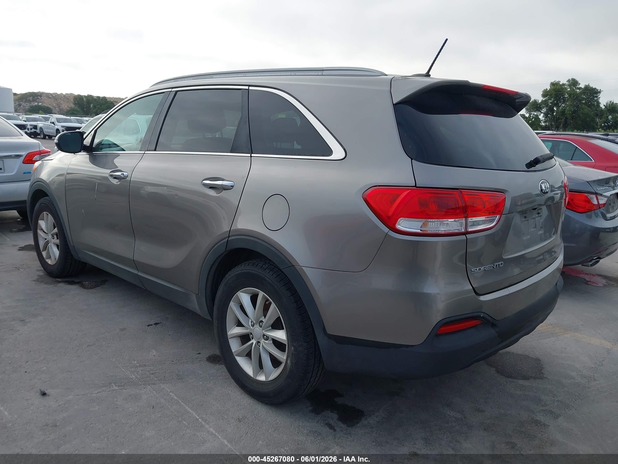 KIA SORENTO image 3