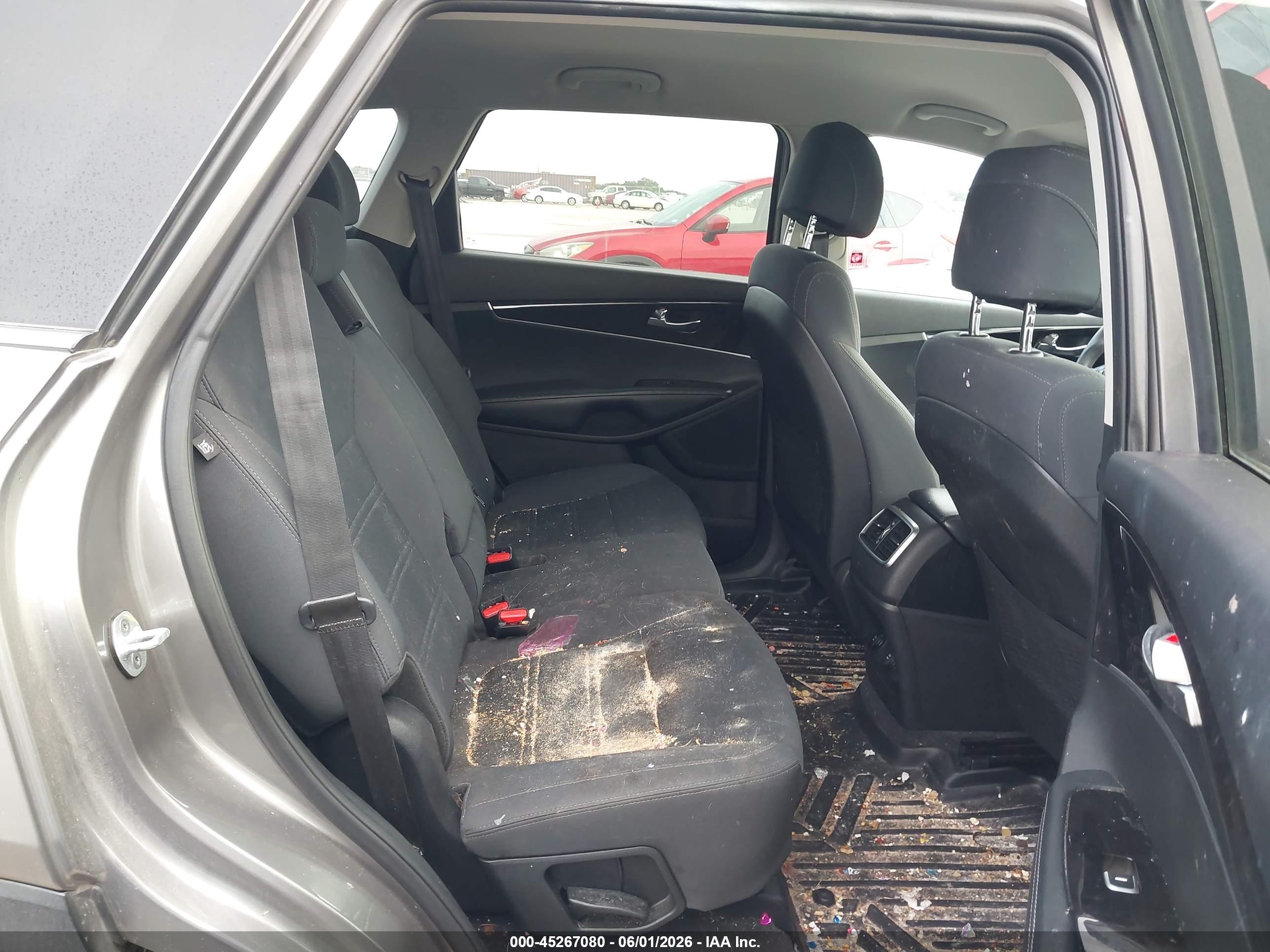 KIA SORENTO image 8