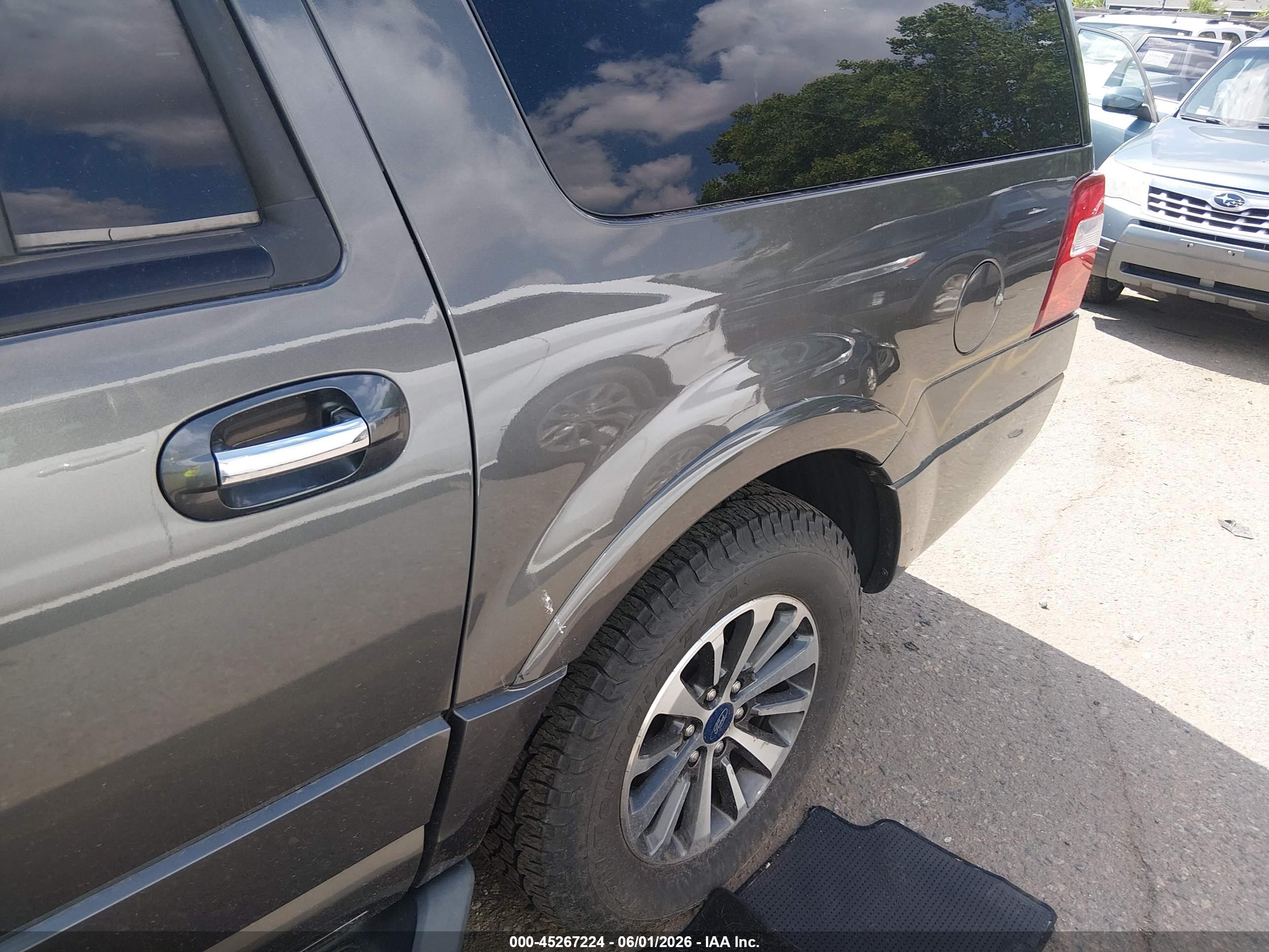 FORD EXPEDITION image 6