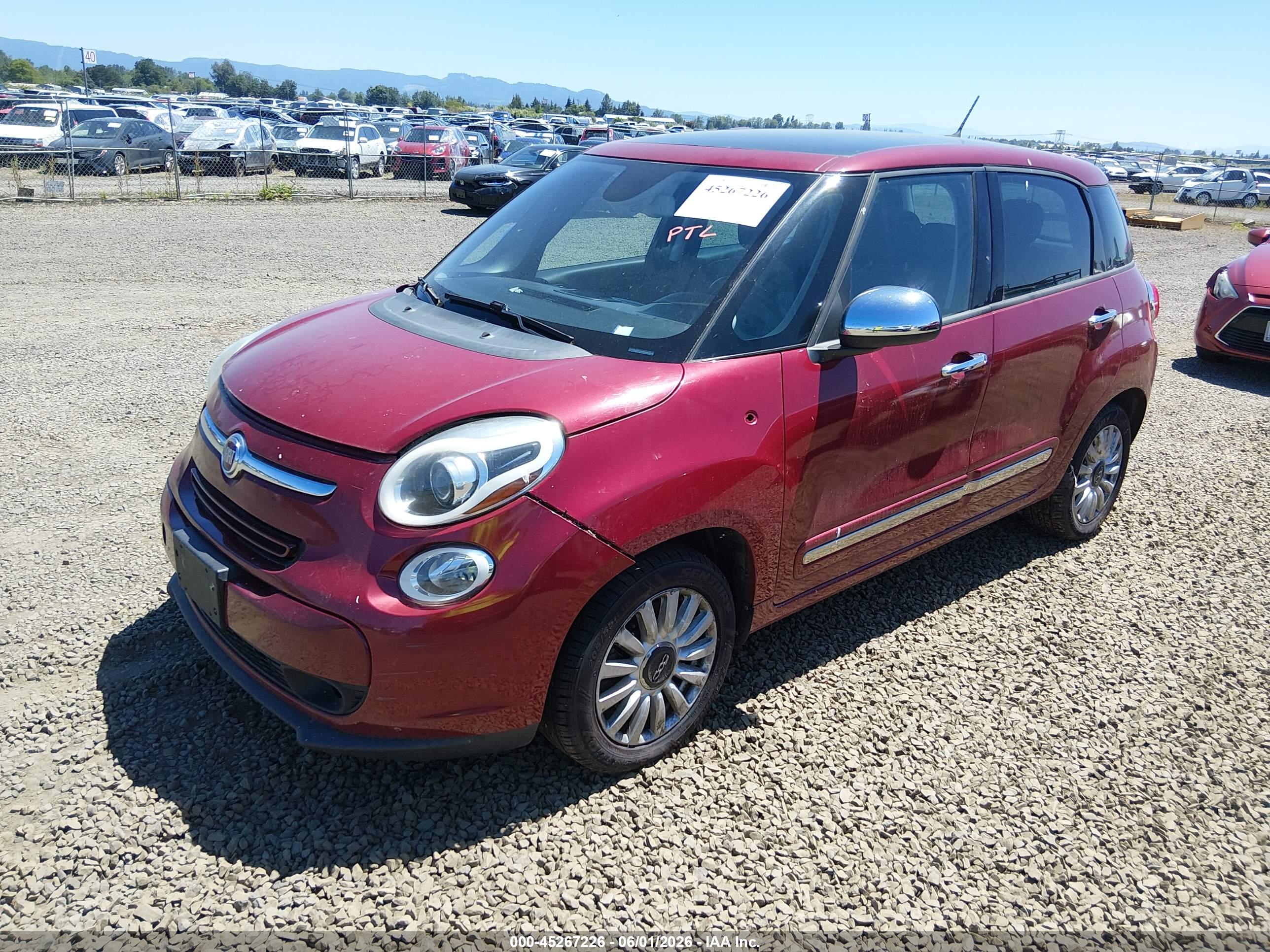 FIAT 500L image 2