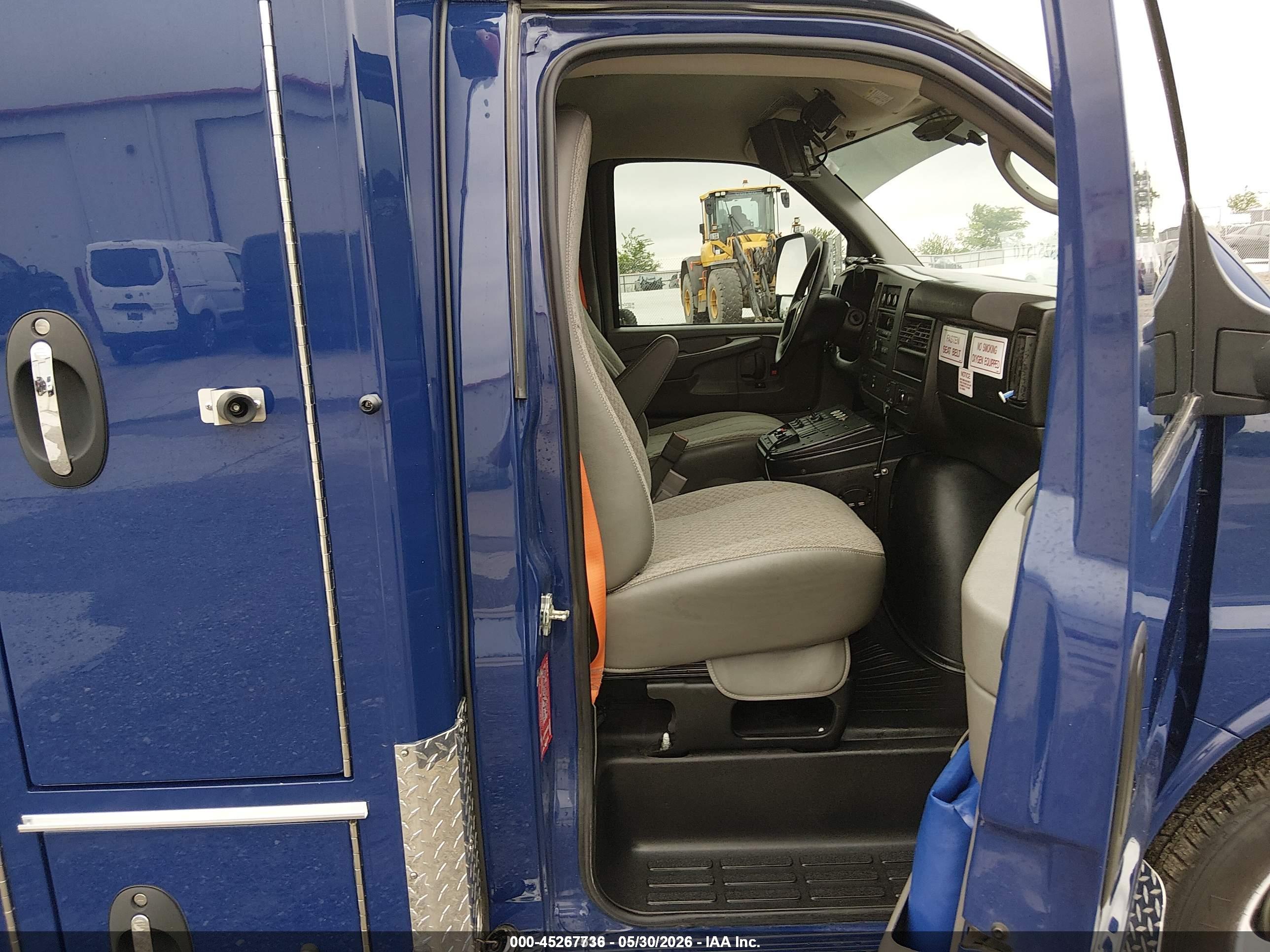 CHEVROLET EXPRESS image 5