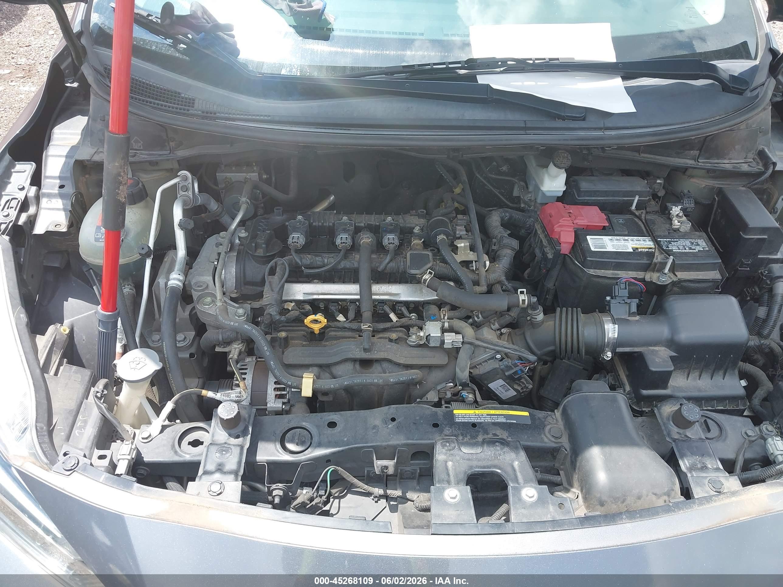 NISSAN VERSA image 10