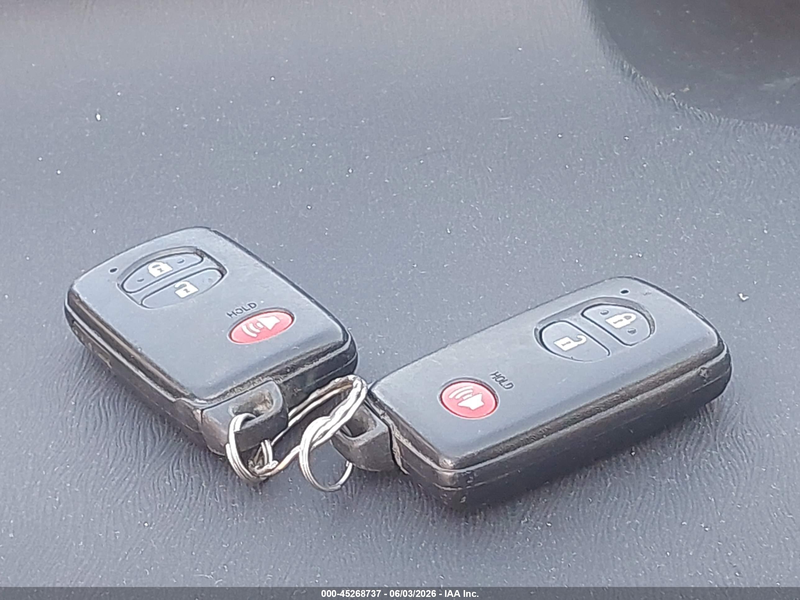 TOYOTA PRIUS image 11