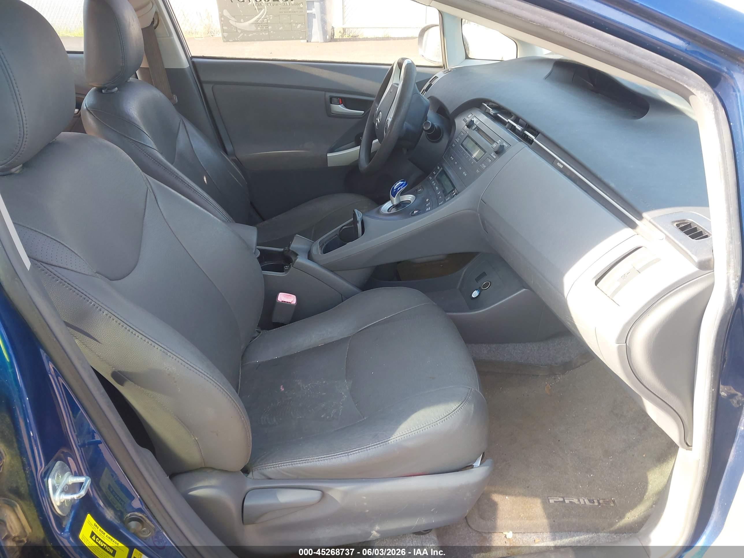 TOYOTA PRIUS image 5