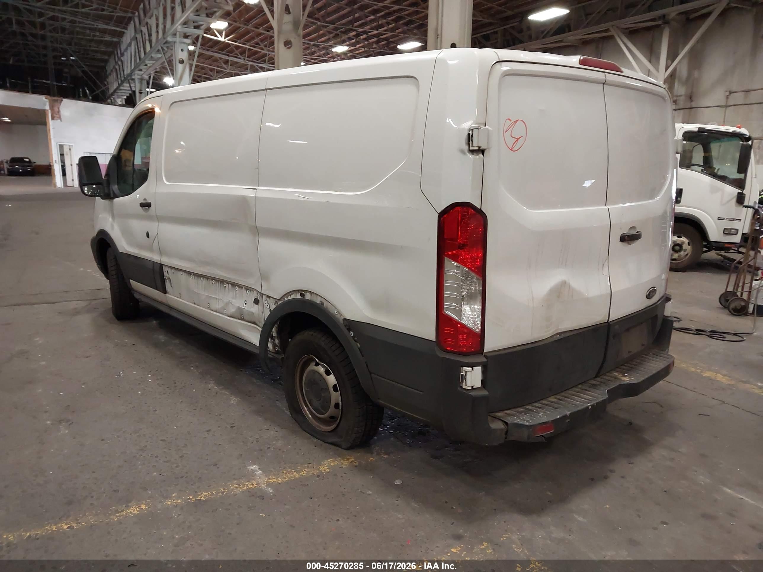 FORD TRANSIT-150 image 3