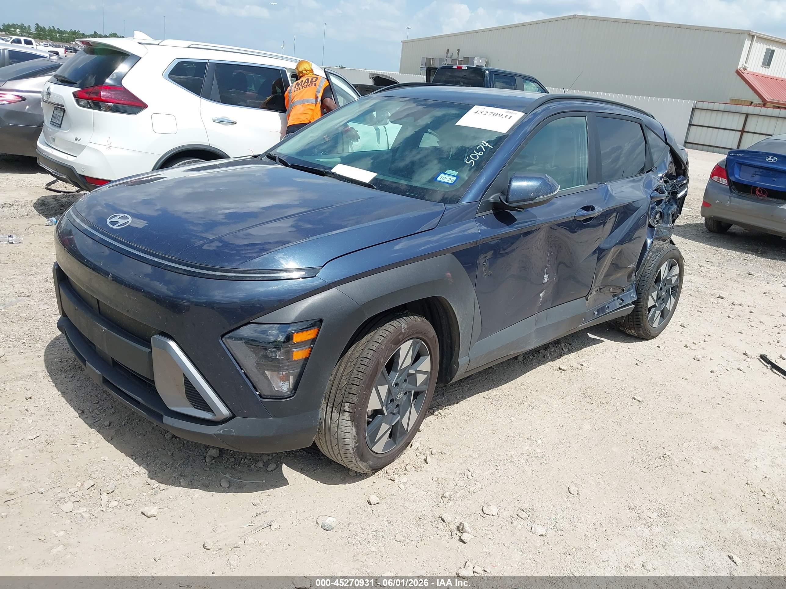 HYUNDAI KONA image 2