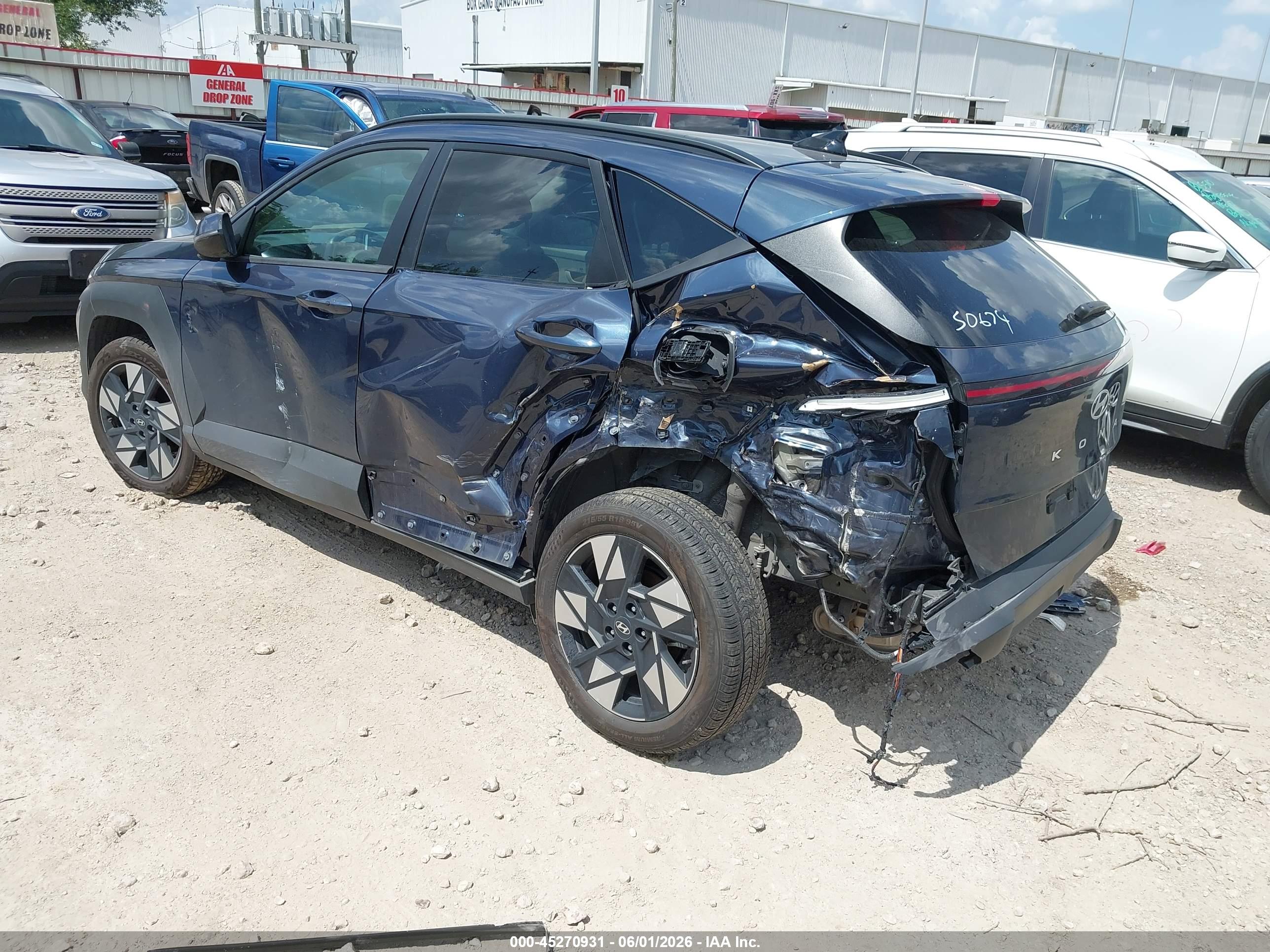 HYUNDAI KONA image 3