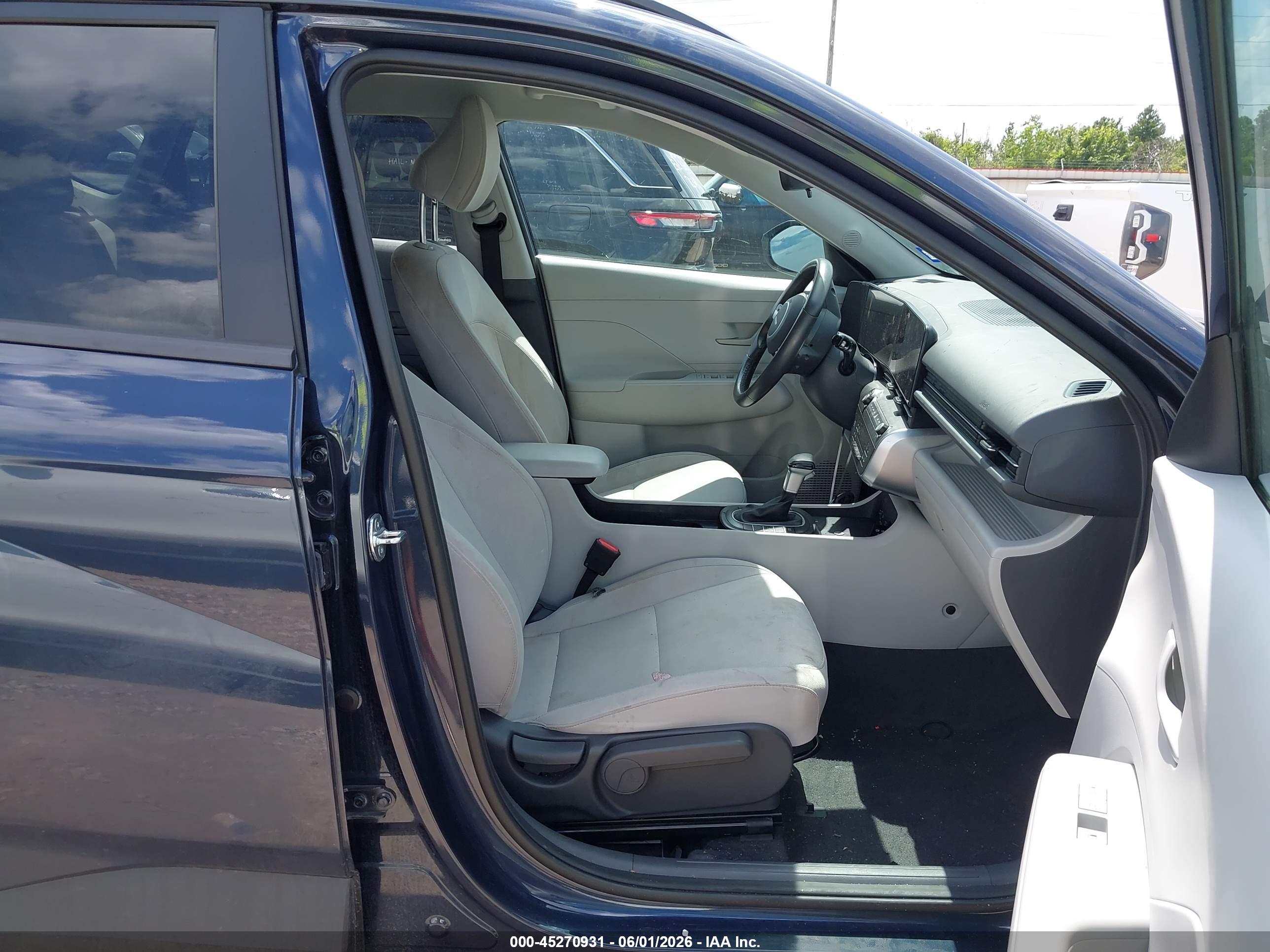 HYUNDAI KONA image 5