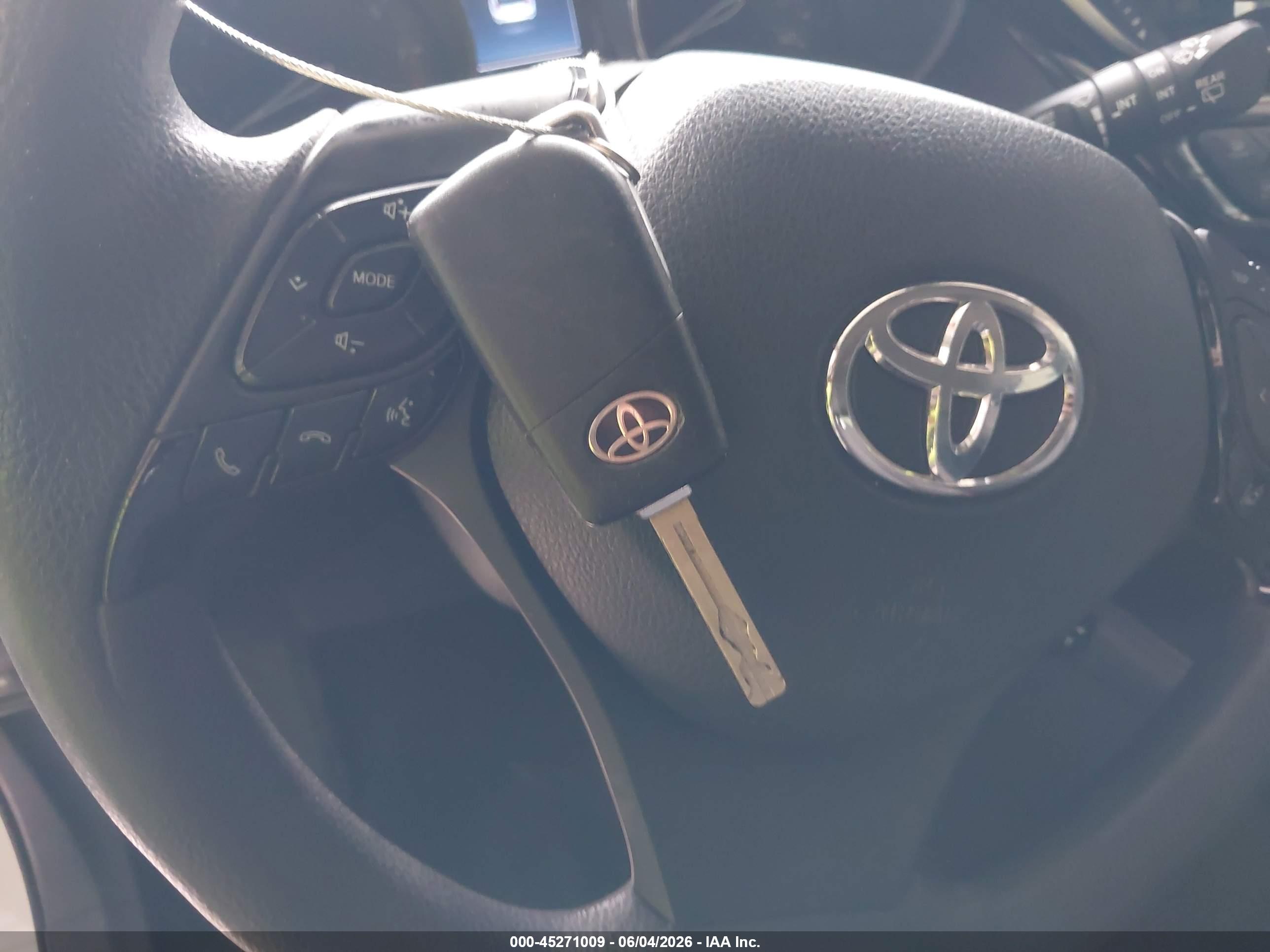 TOYOTA C-HR image 11