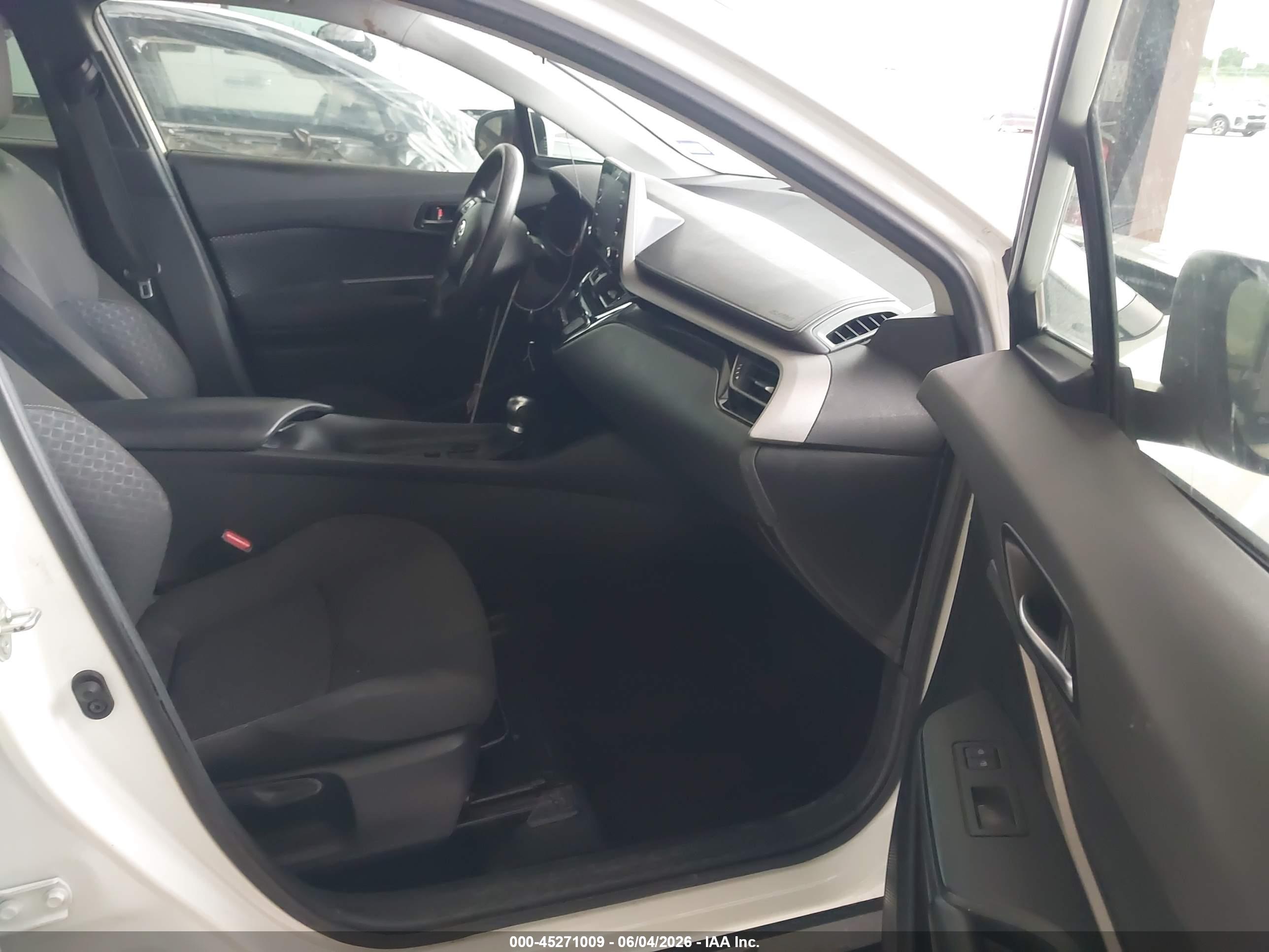 TOYOTA C-HR image 5