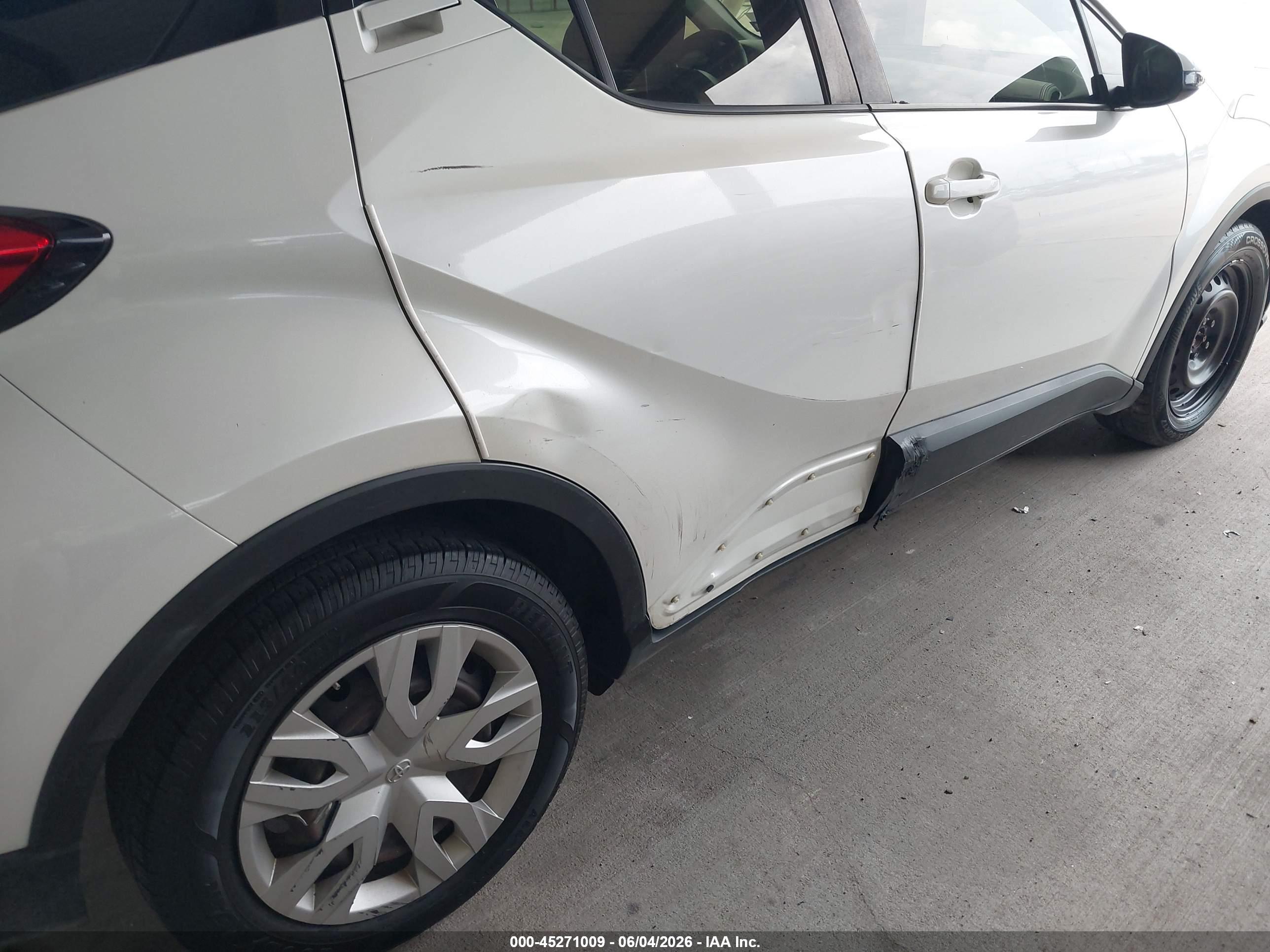 TOYOTA C-HR image 6