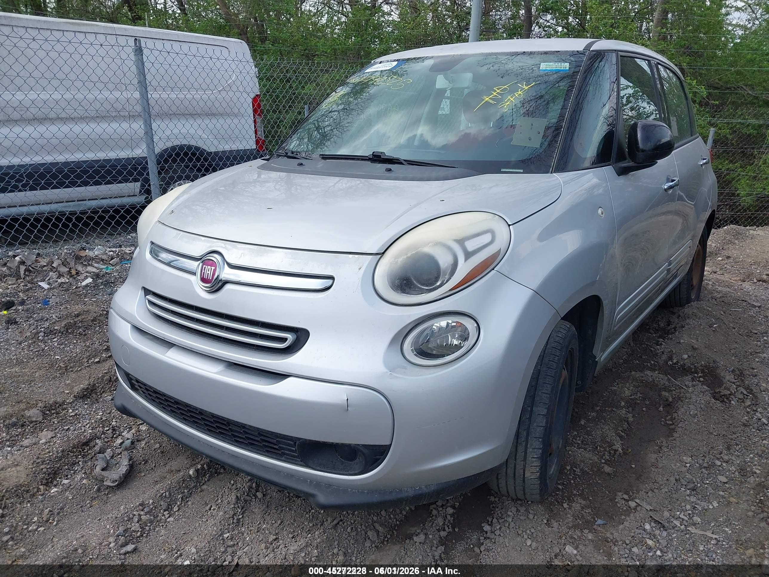 FIAT 500L image 6