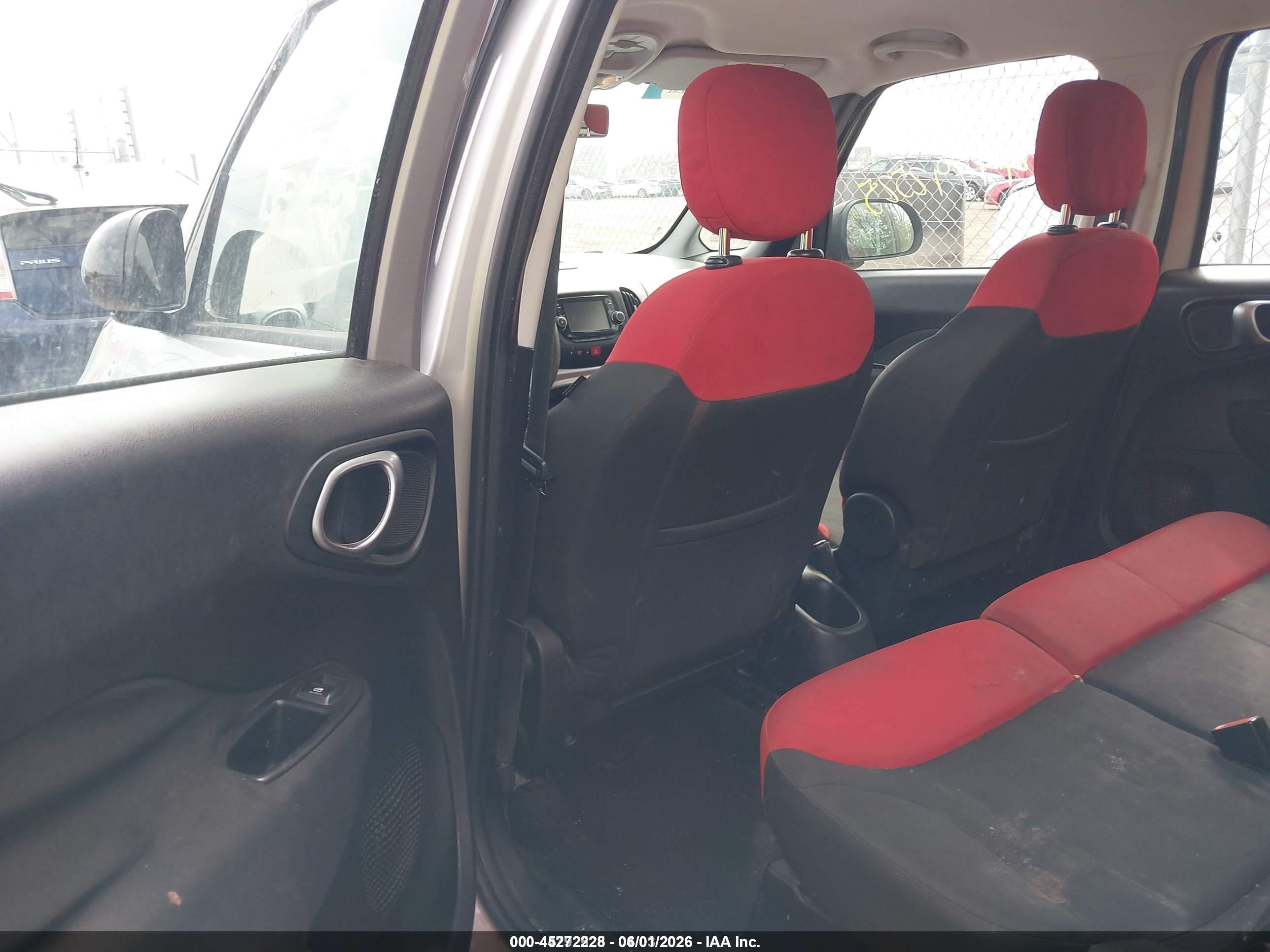 FIAT 500L image 8