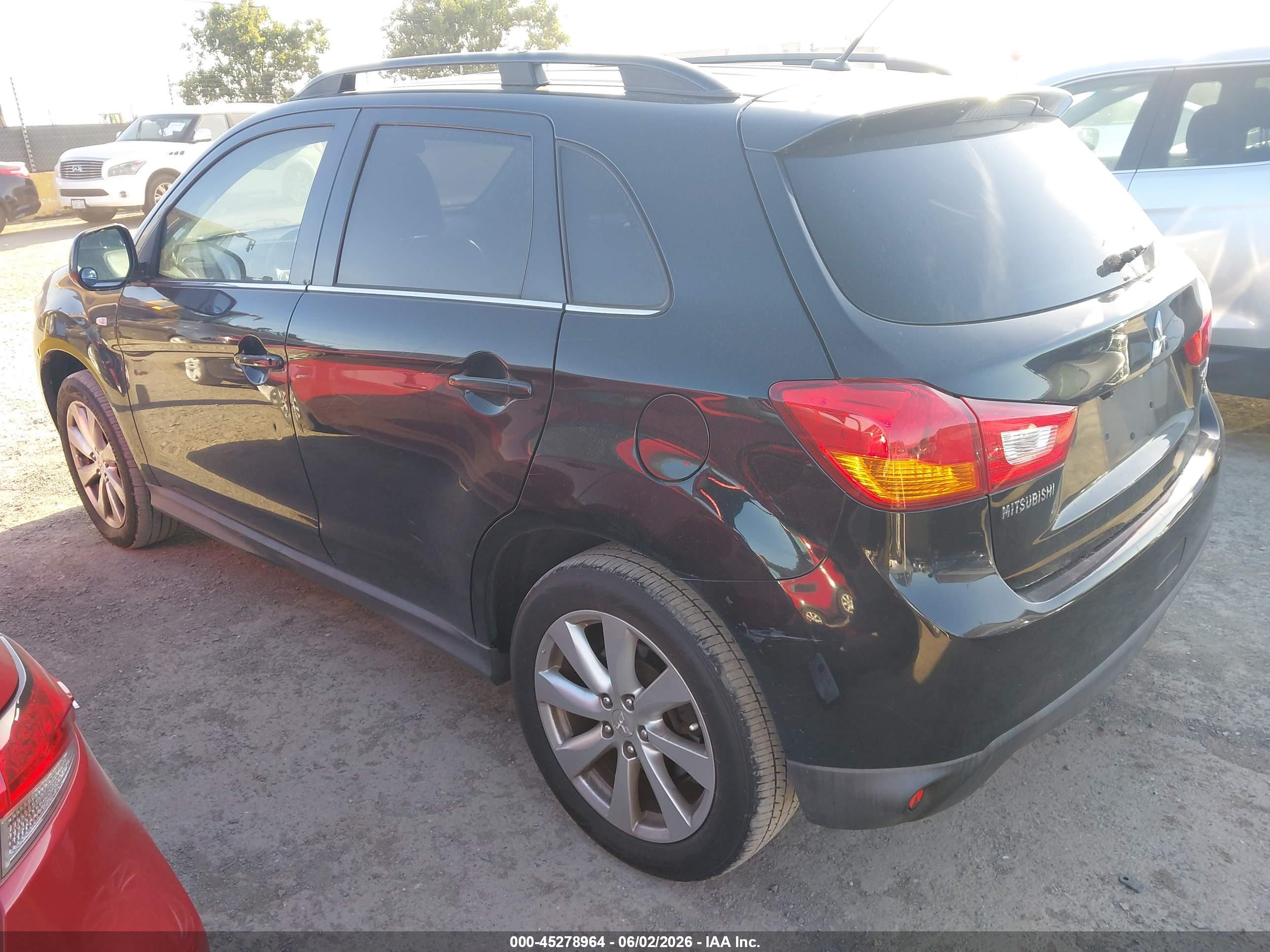 MITSUBISHI OUTLANDER image 3