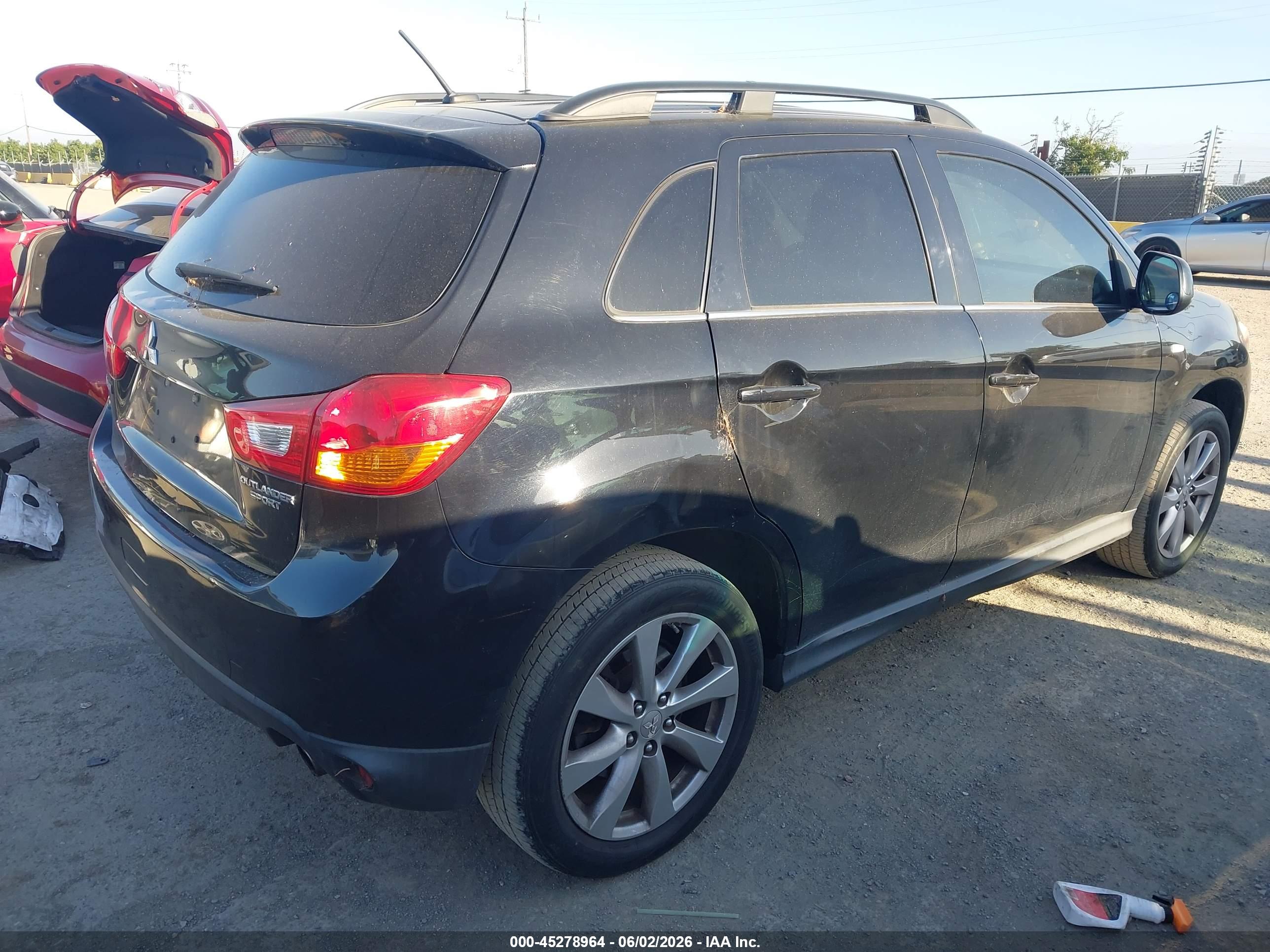 MITSUBISHI OUTLANDER image 4