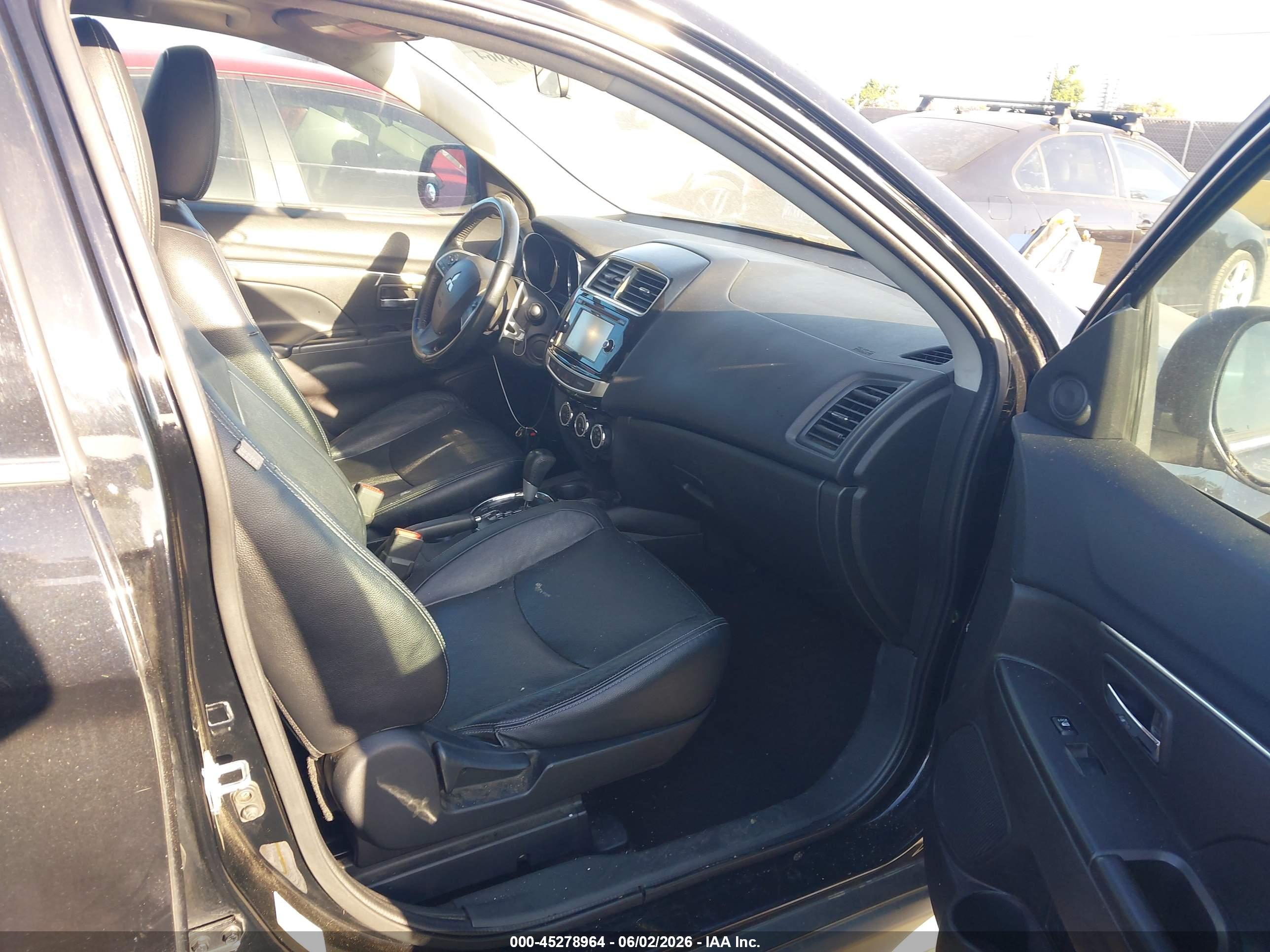 MITSUBISHI OUTLANDER image 5