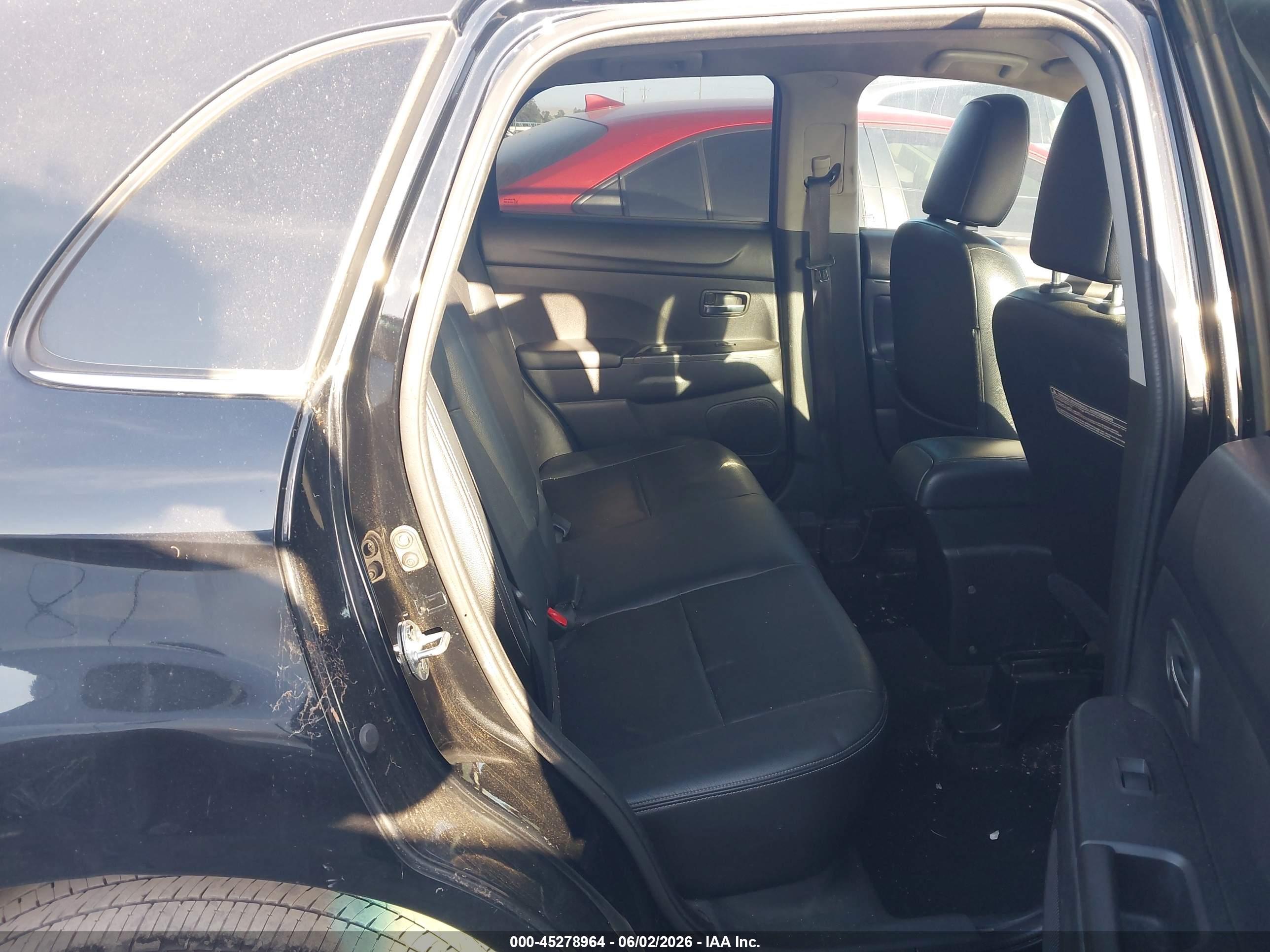 MITSUBISHI OUTLANDER image 8
