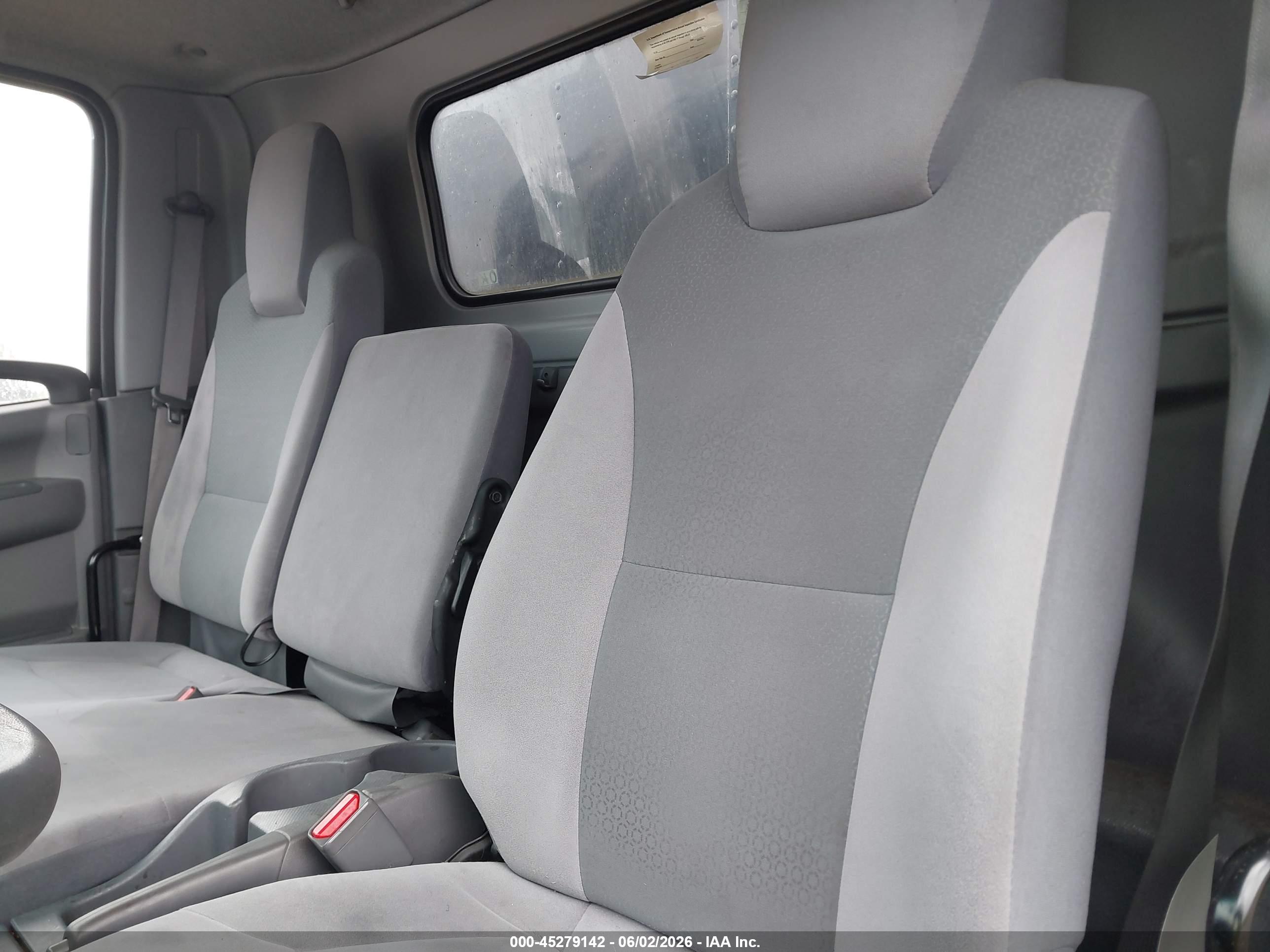 ISUZU NQR image 8
